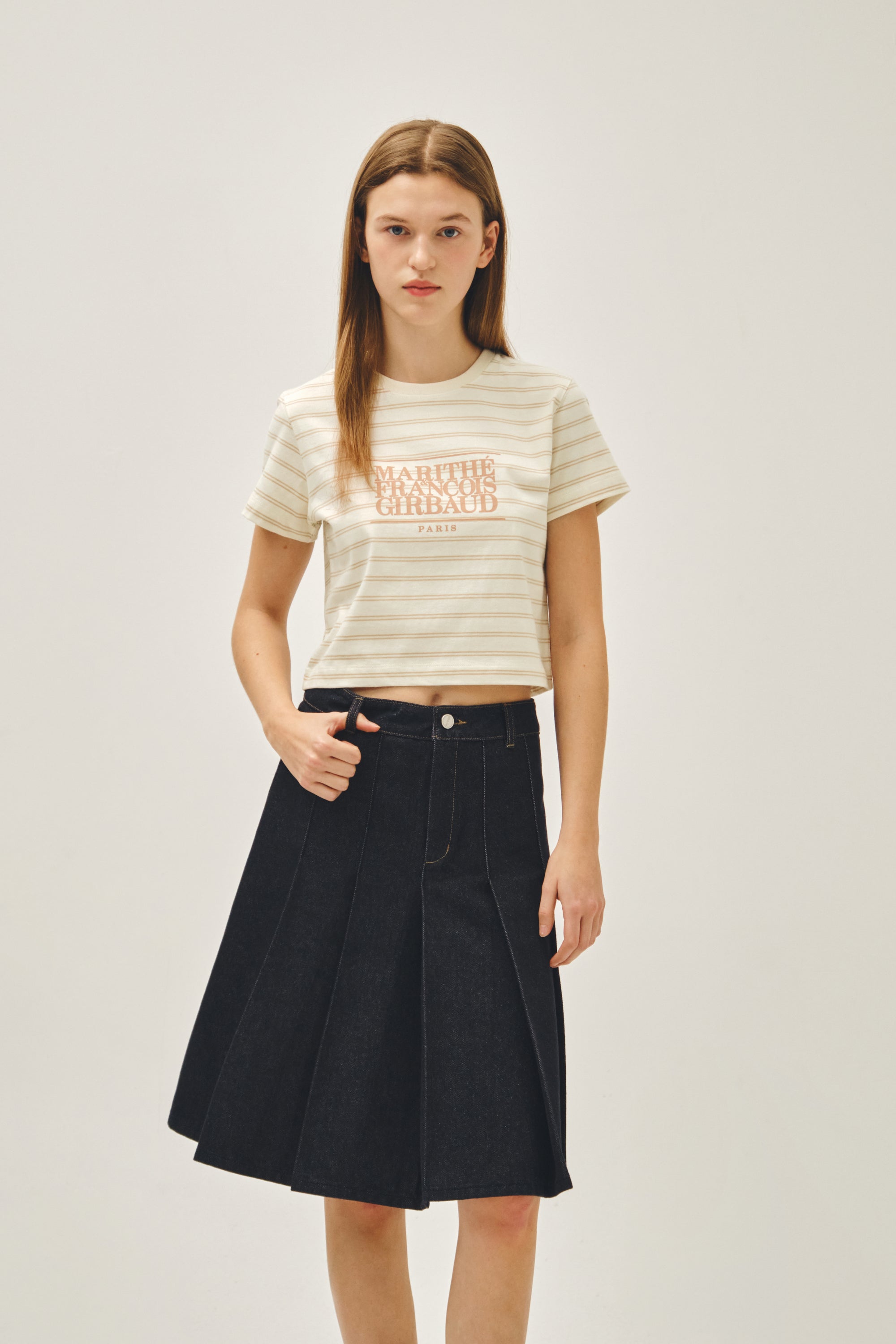 W Classic Logo Crop Tee Ivory