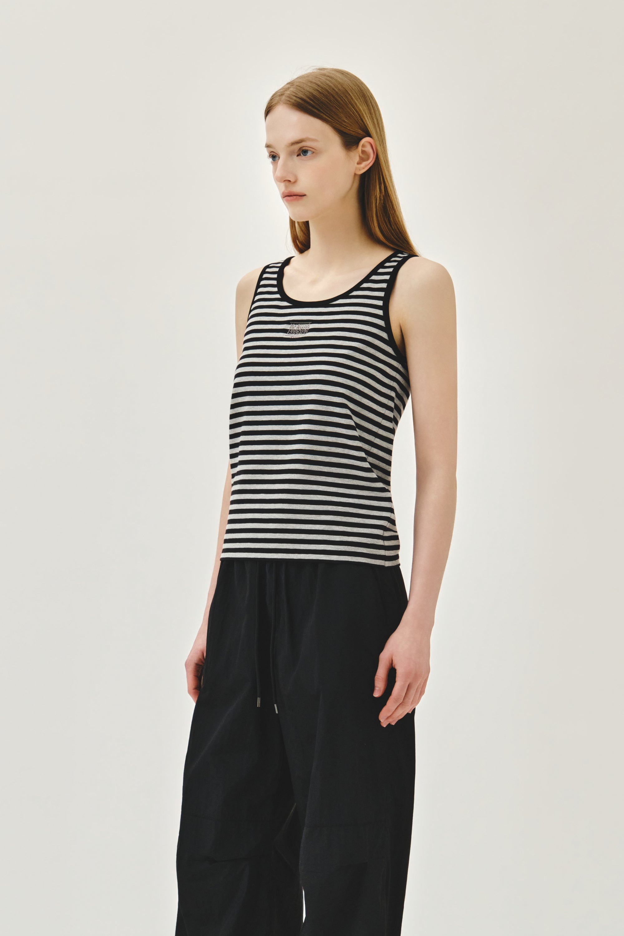W Small Claasic Logo Sleeveless Black