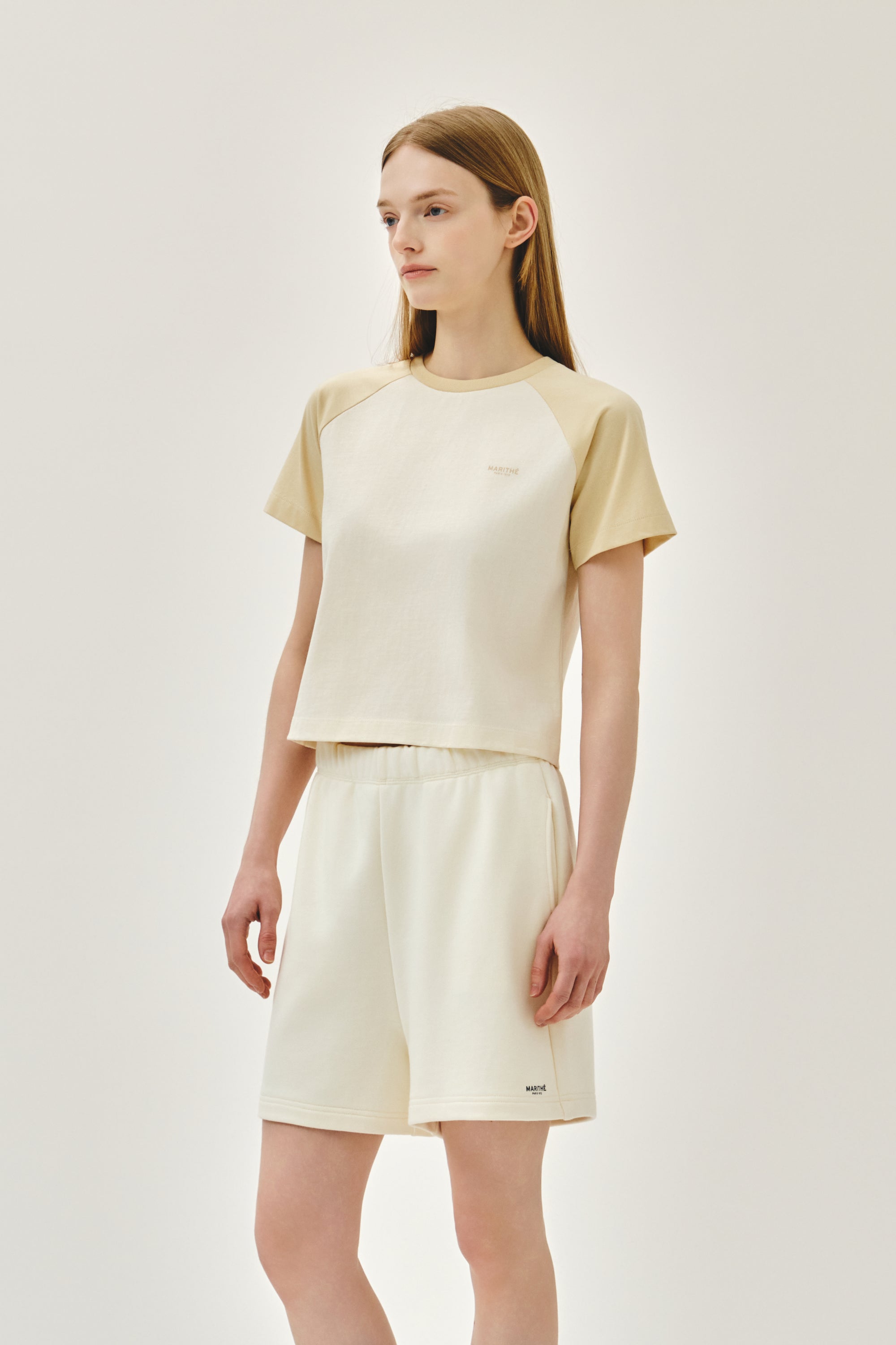 W Small Regular Logo Raglan Crop Tee Butter