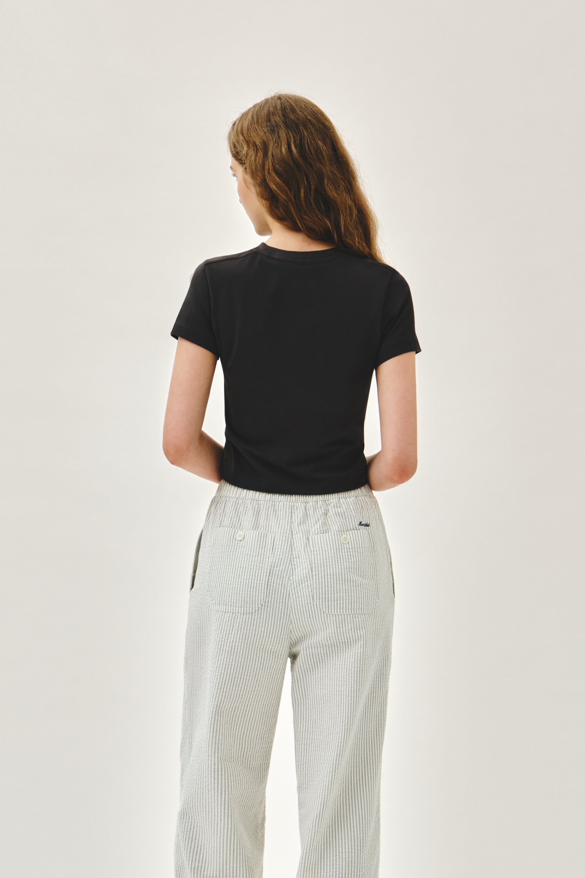 W Sorona Cool Ribbon Graphic Crop Tee Charcoal