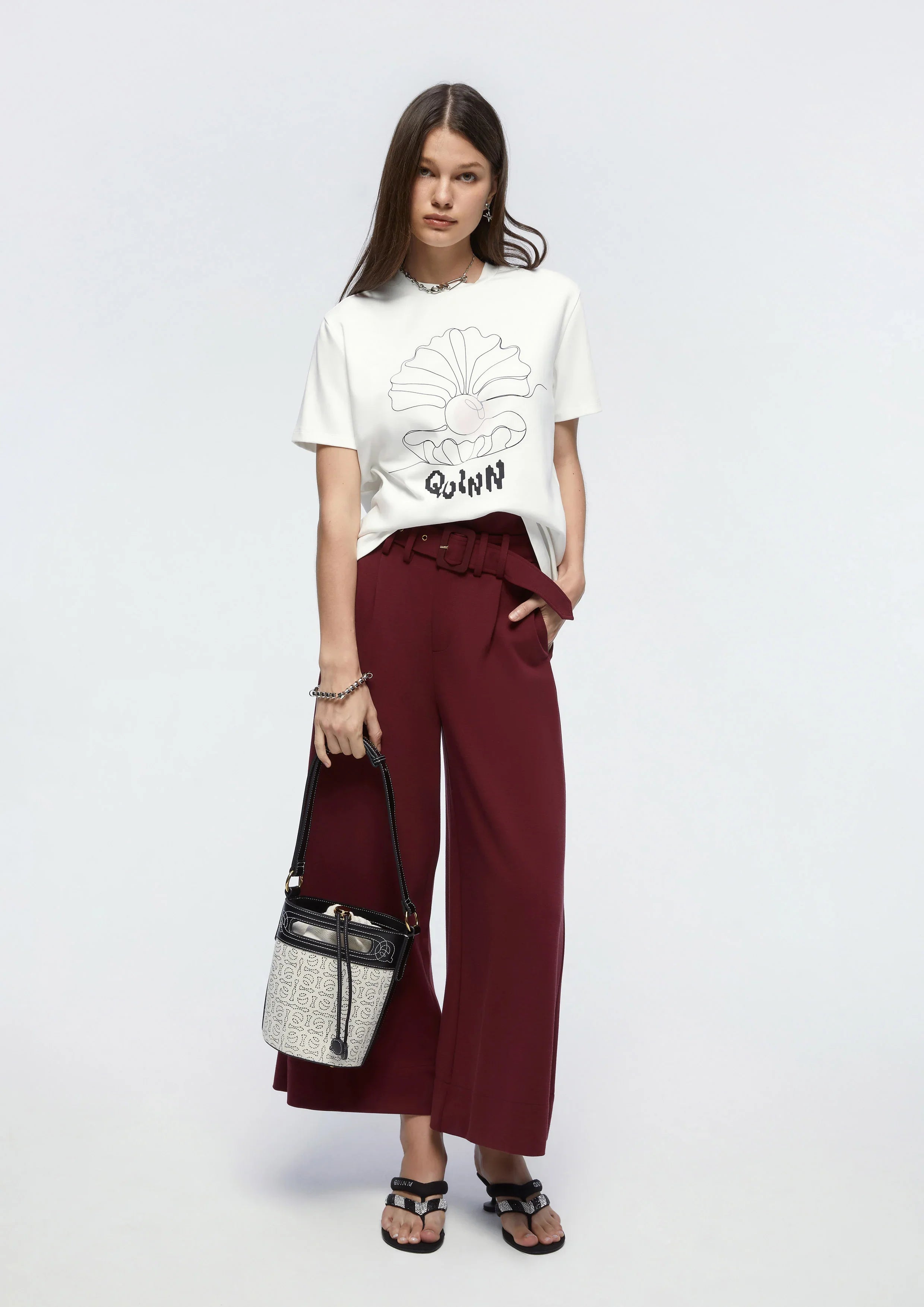 เสื้อยืดแขนสั้นพิมพ์ลาย