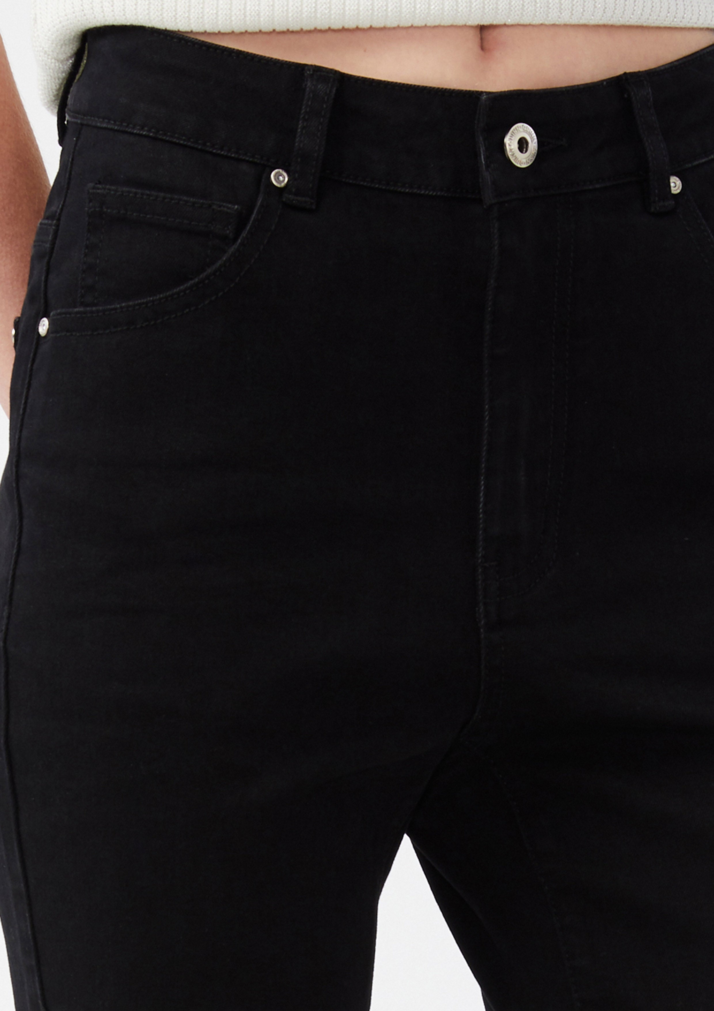 กางเกงเดนิมขาระบาย