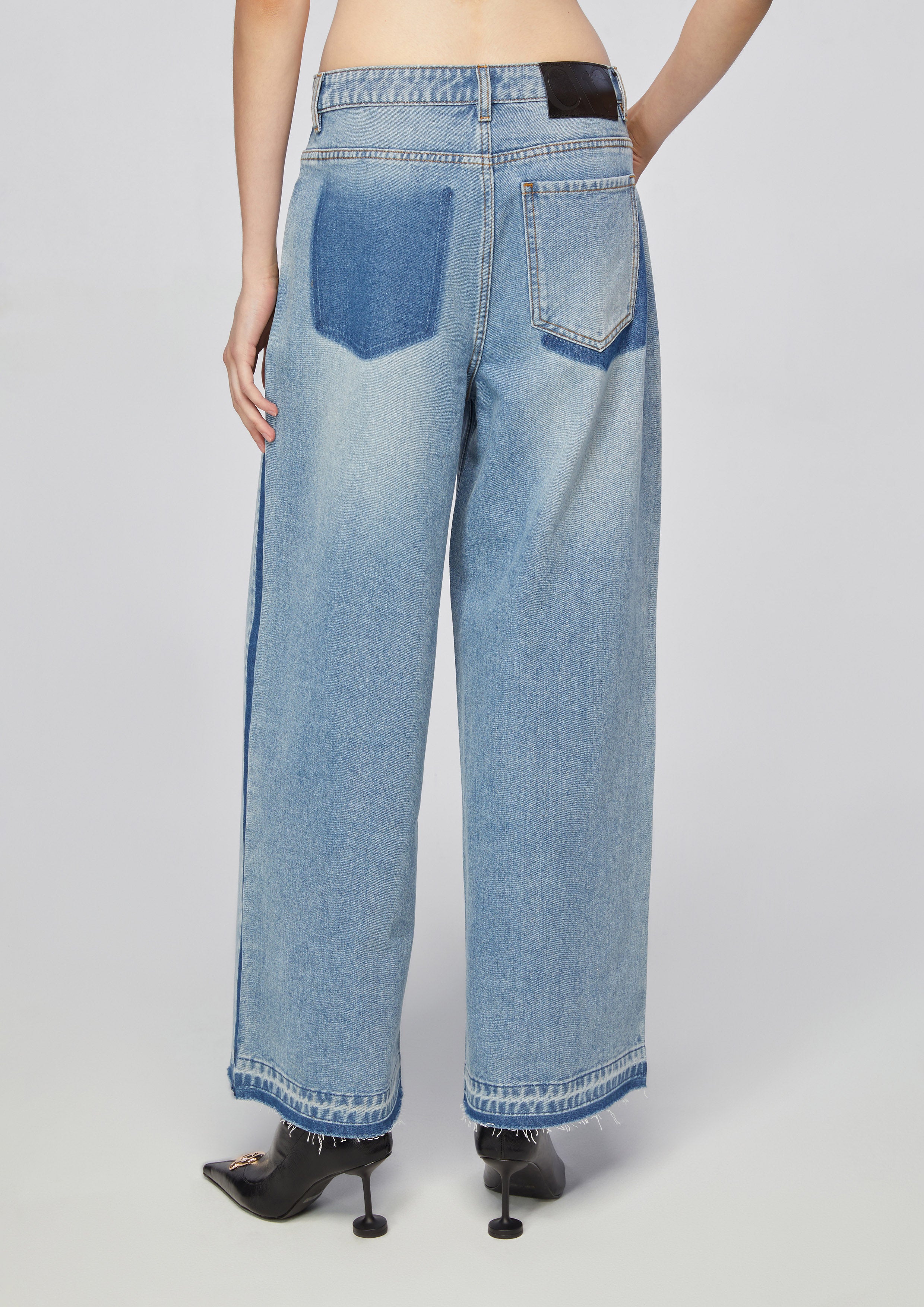 กางเกงเดนิมขายาวขอบสีคอนทราสต์