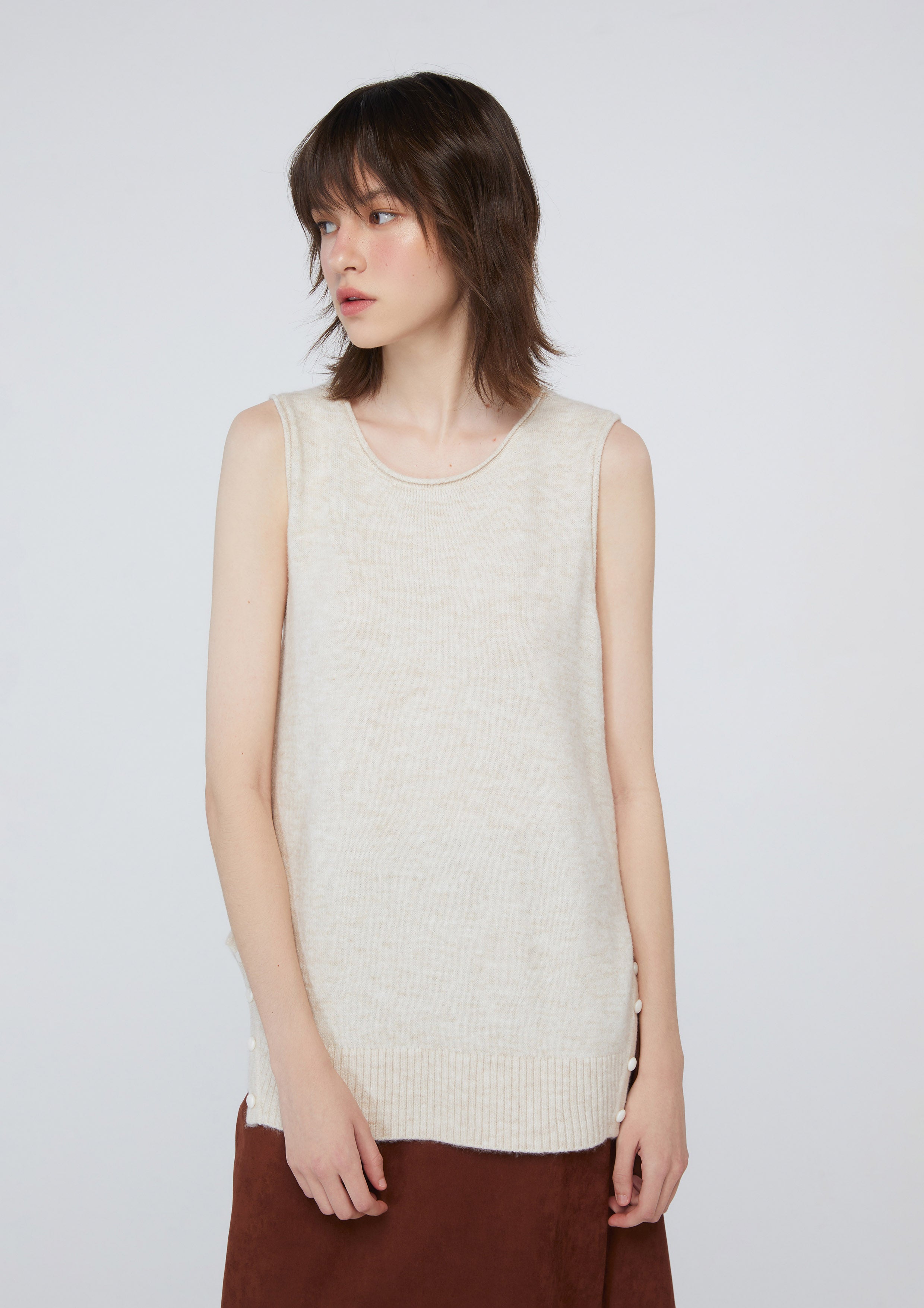 เสื้อนิตแขนกุด