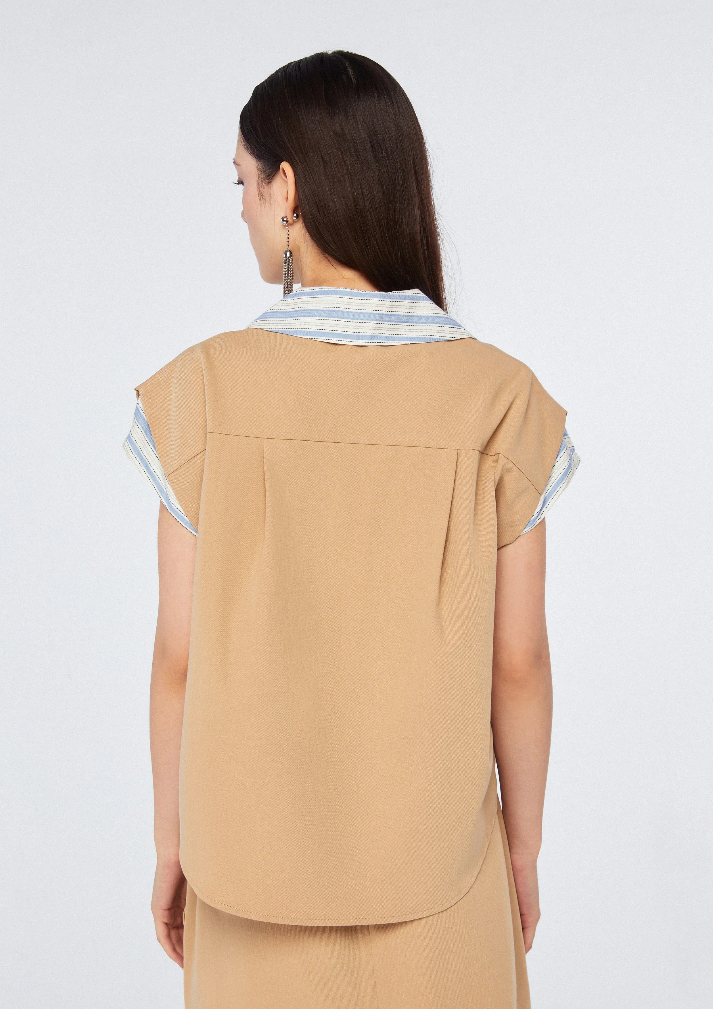 เสื้อเชิ้ตปกคอเสื้อลายทาง