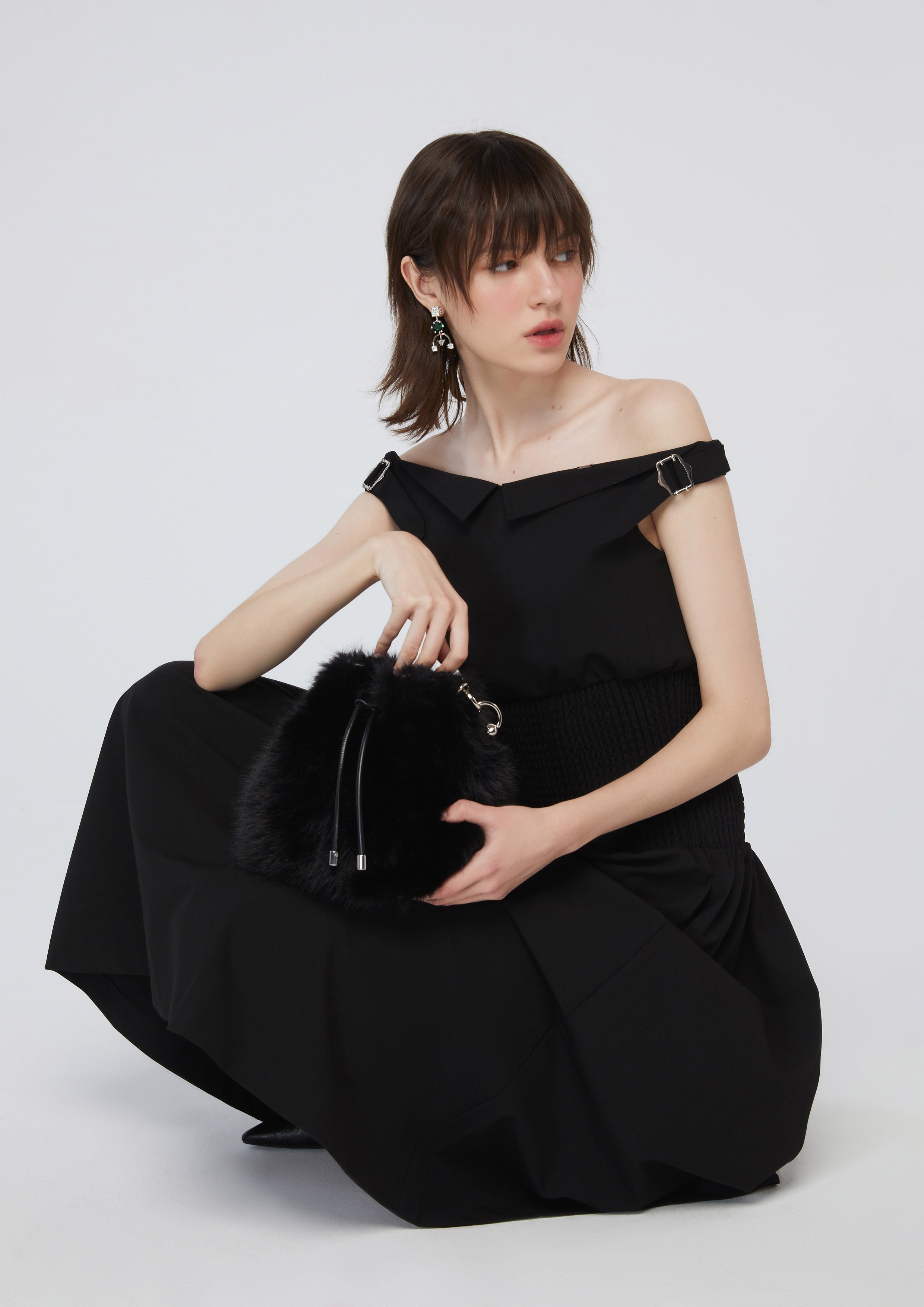 เดรสเปิดไหล่กระโปรงระบาย