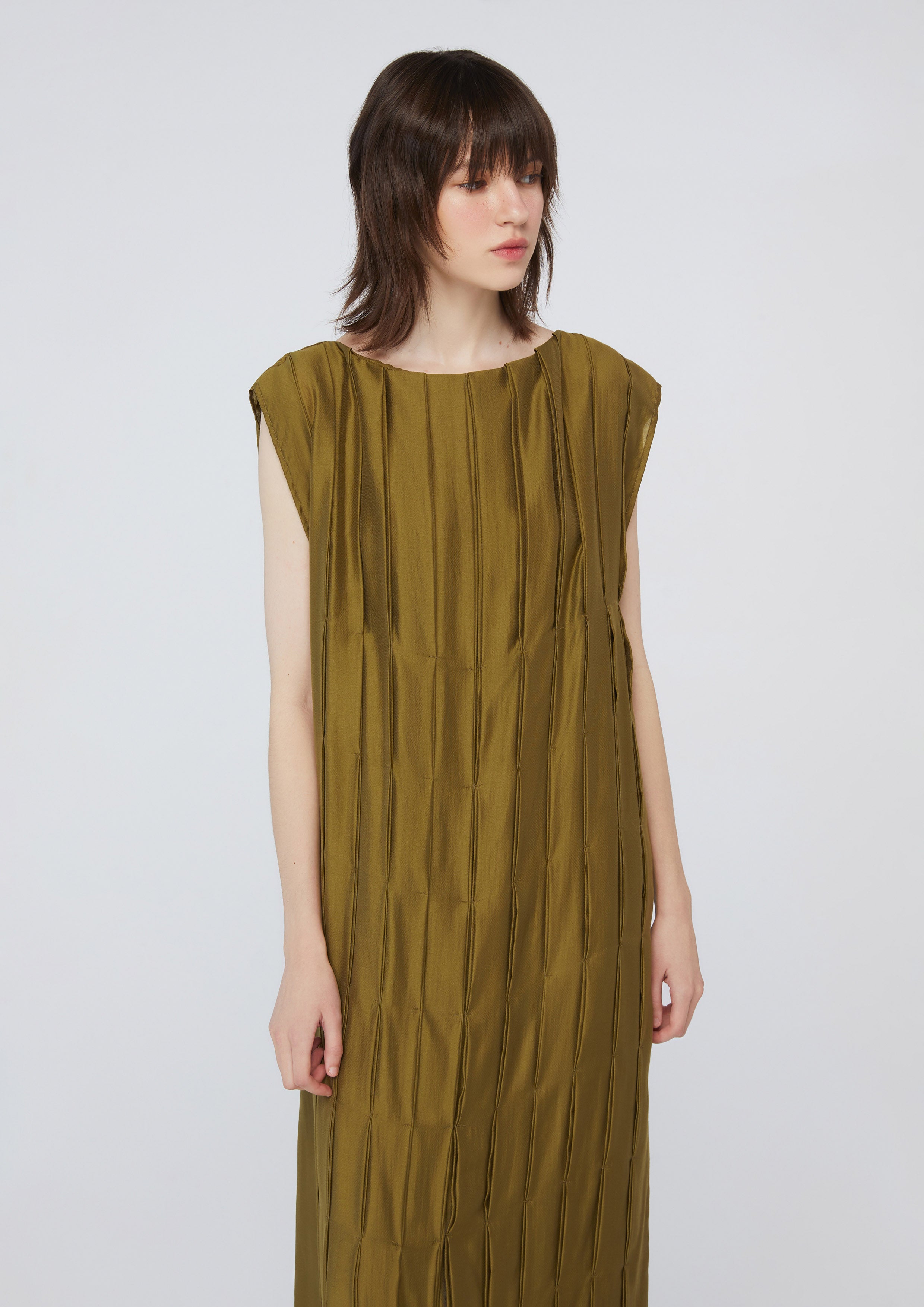 เดรสยาวจับจีบ