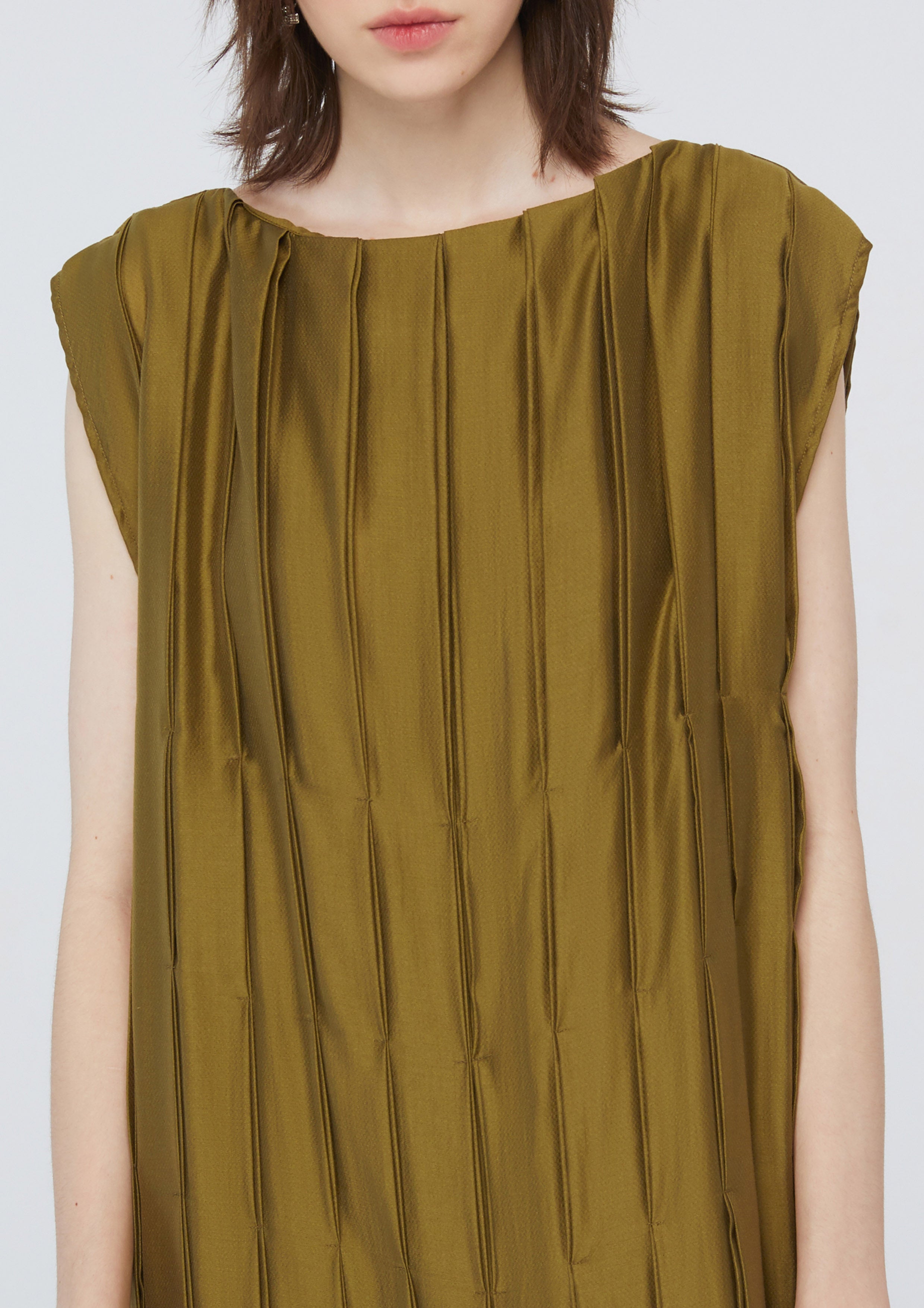 เดรสยาวจับจีบ