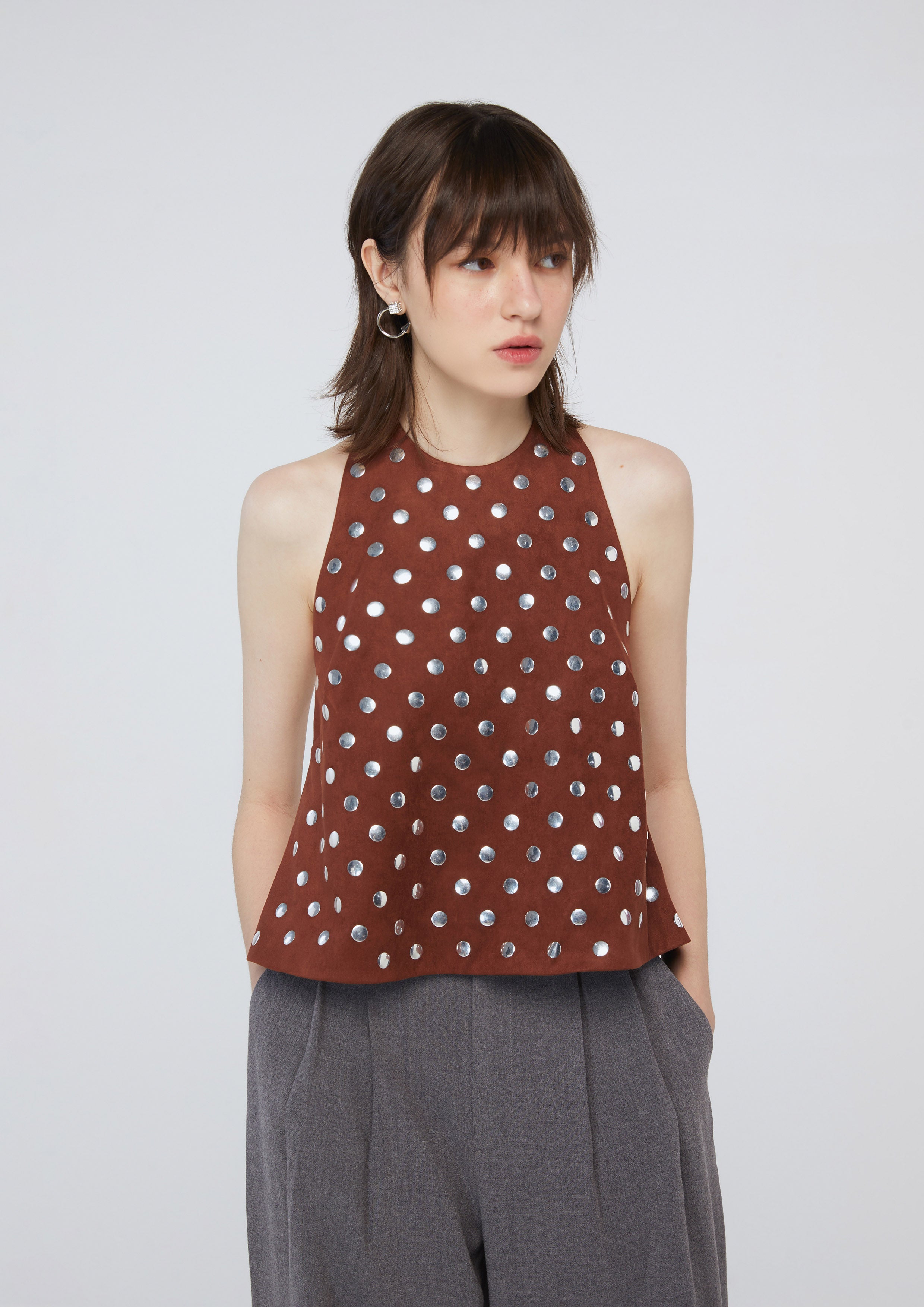 เสื้อหนังกลับแต่งหมุดโลหะ