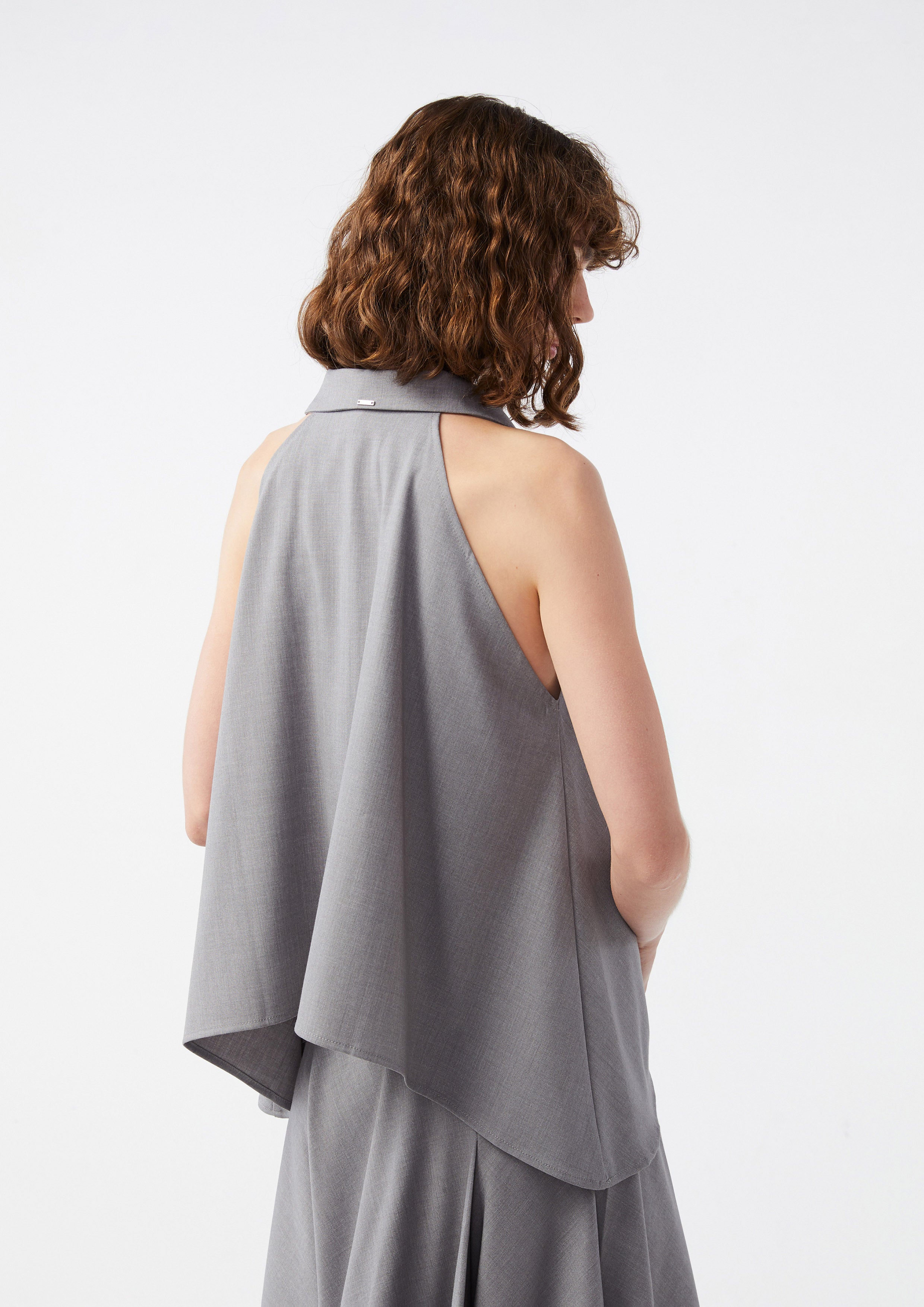 เสื้อแขนกุดชายเสื้อระบาย