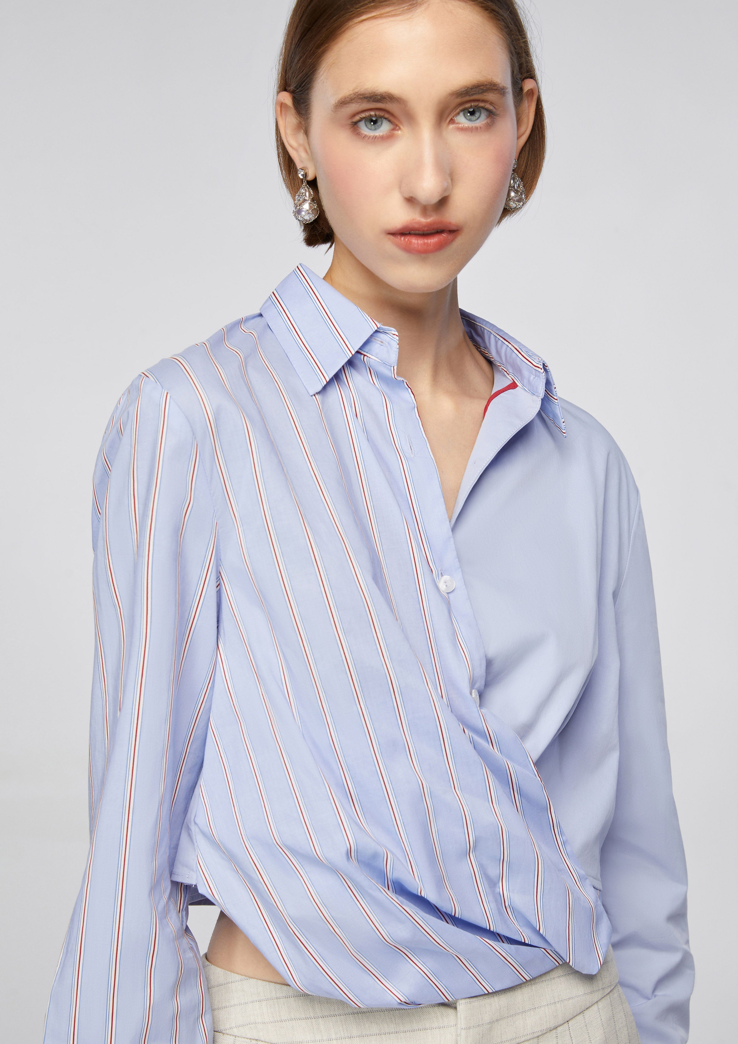 เสื้อเชิ้ตแพทช์แขนยาว