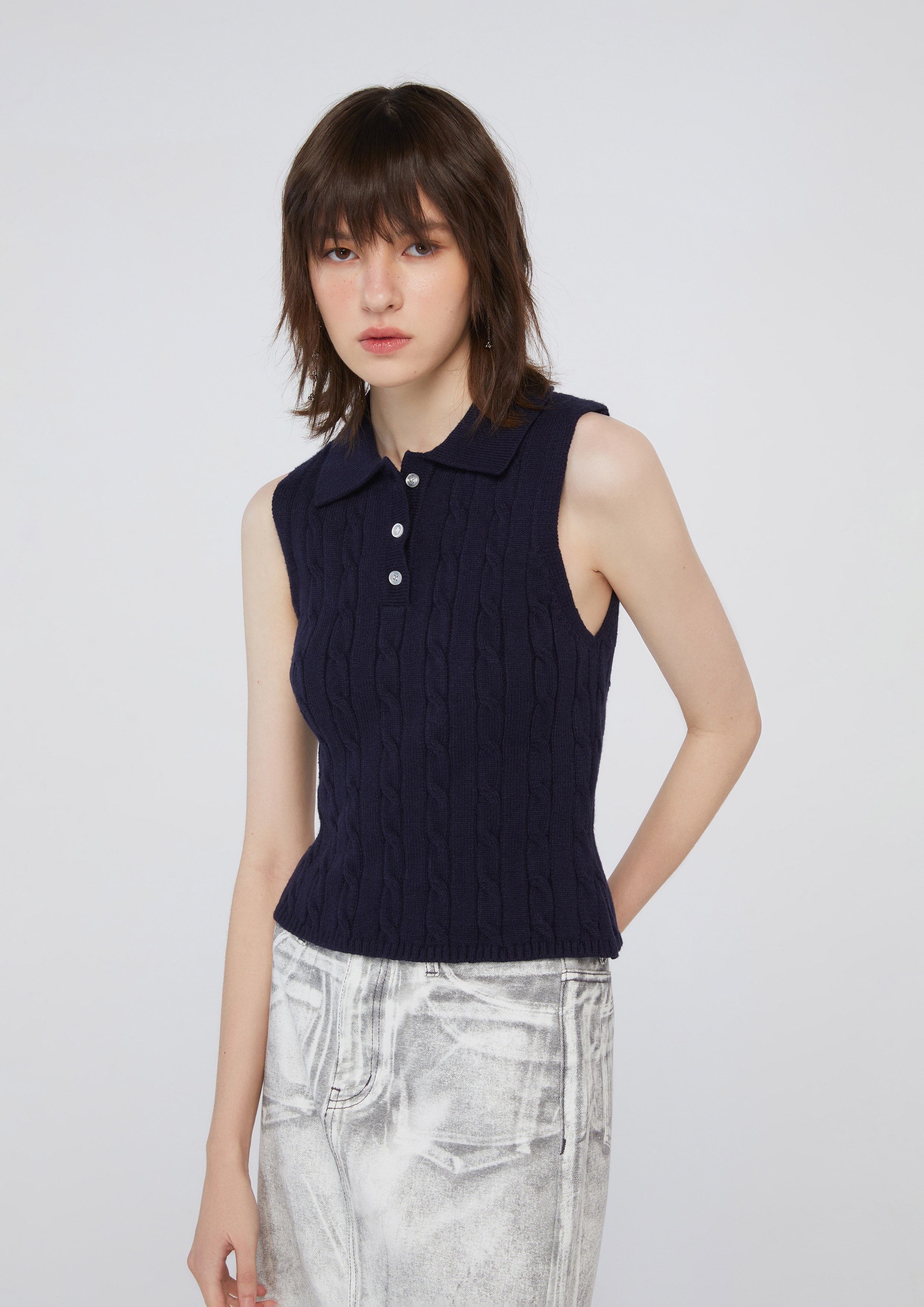 เสื้อนิตแขนกุด