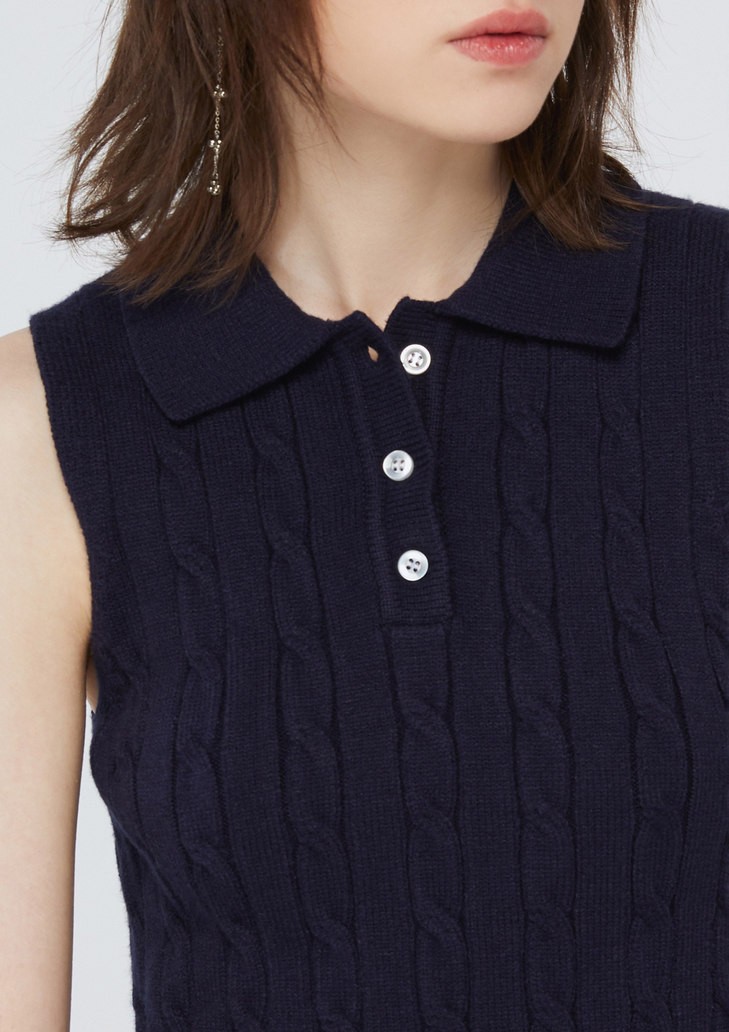 เสื้อนิตแขนกุด