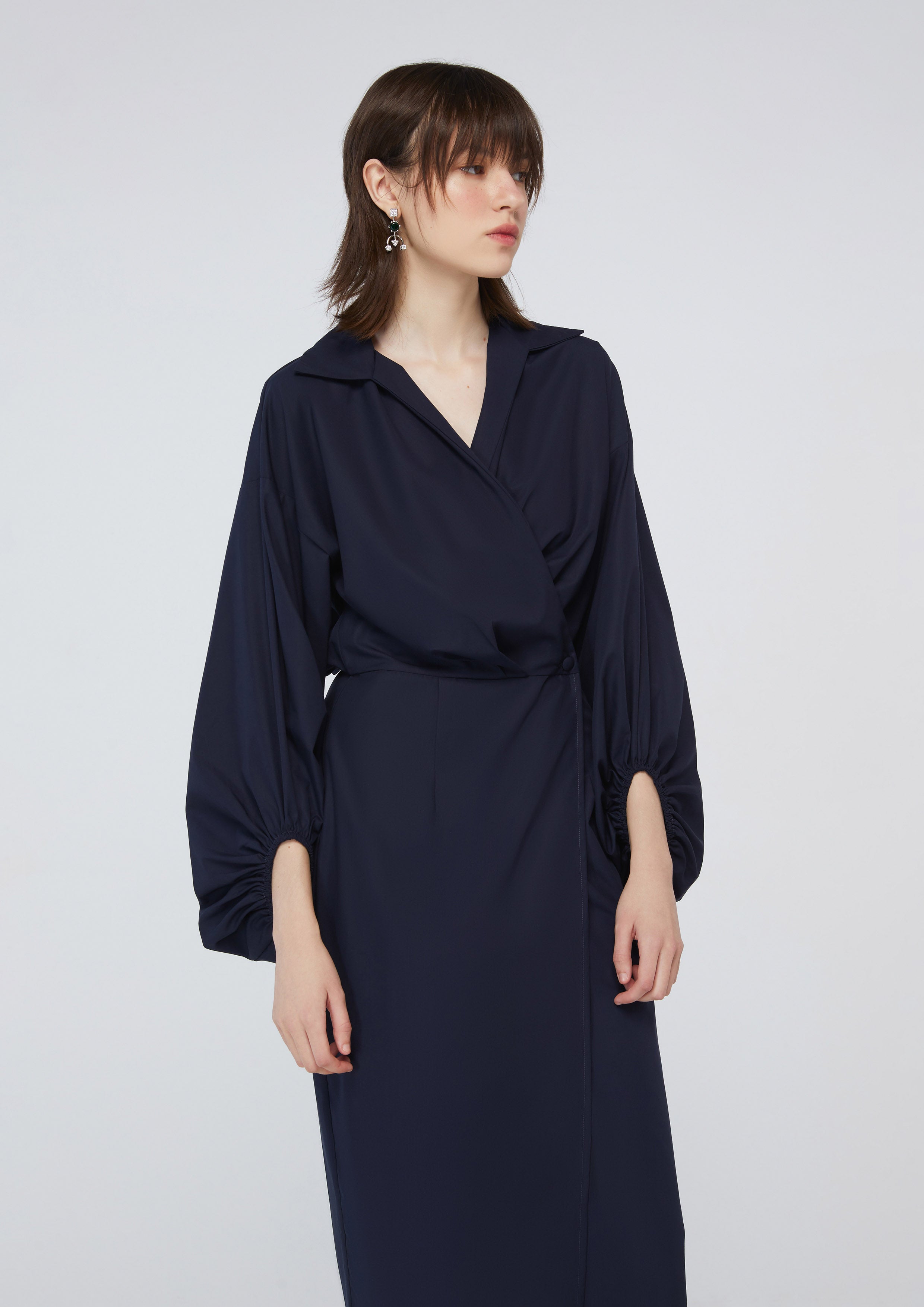 เดรสคลุมเข่าขมวดปม