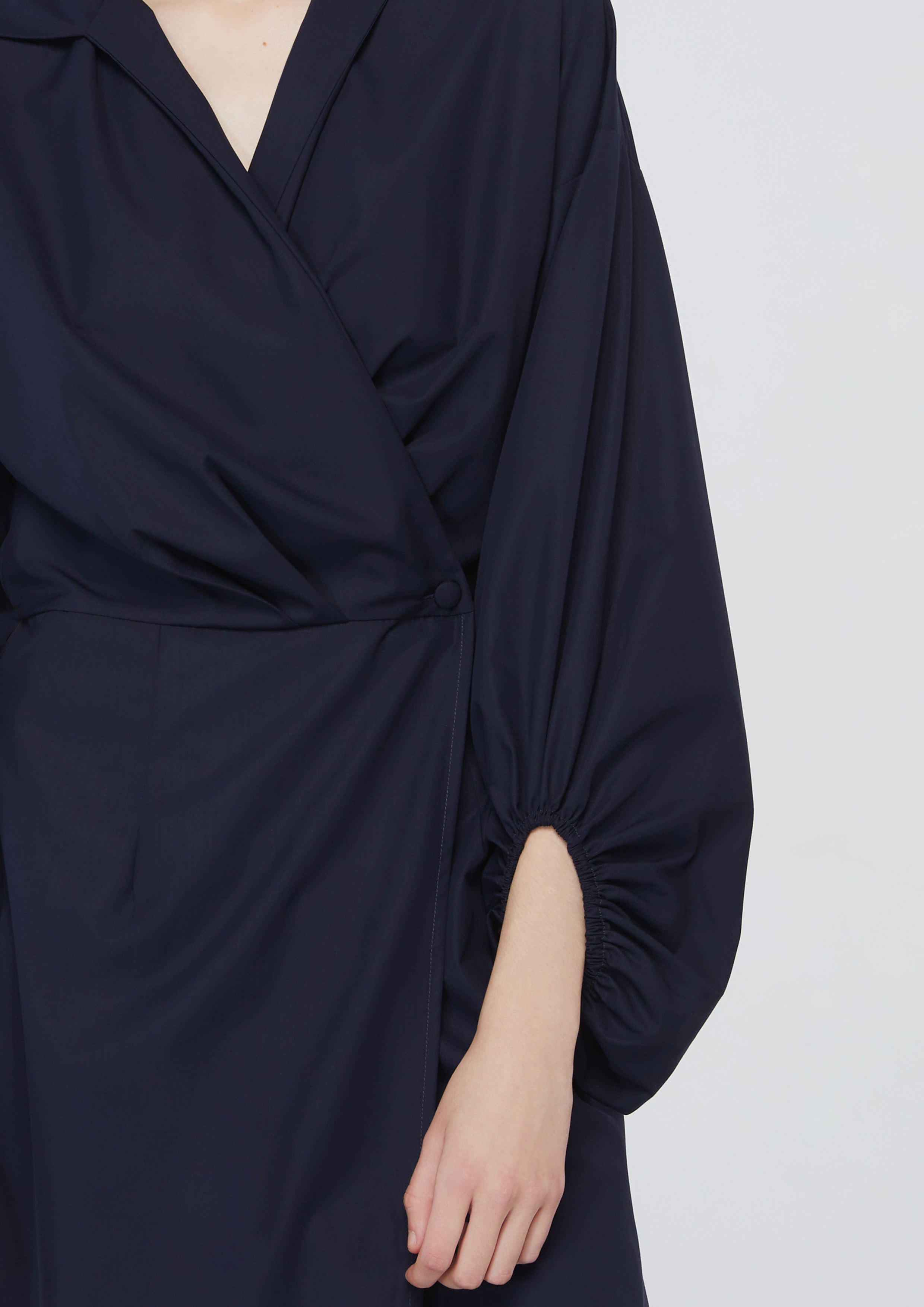 เดรสคลุมเข่าขมวดปม