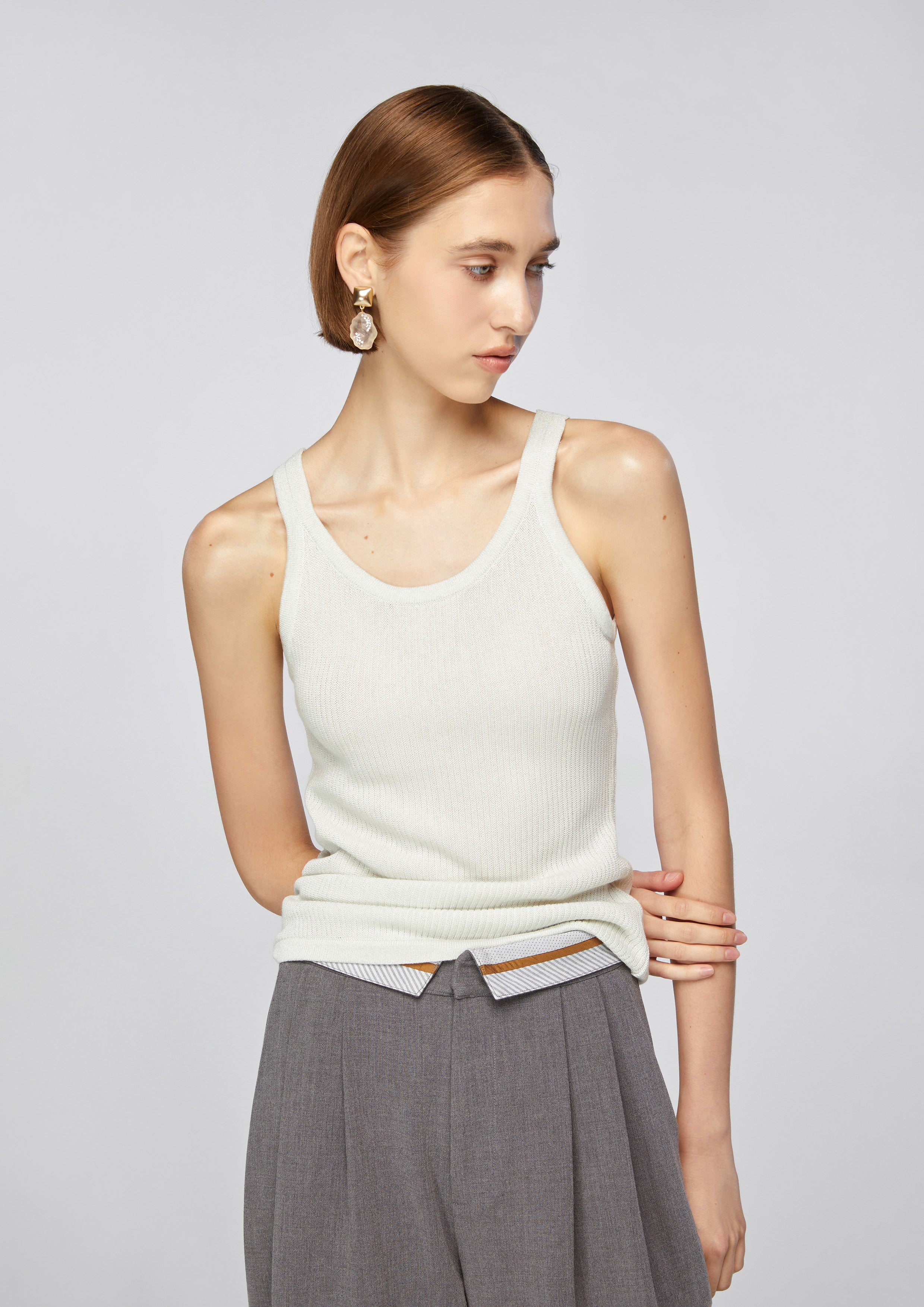 เสื้อกล้ามสายเดี่ยวทรงหลวม