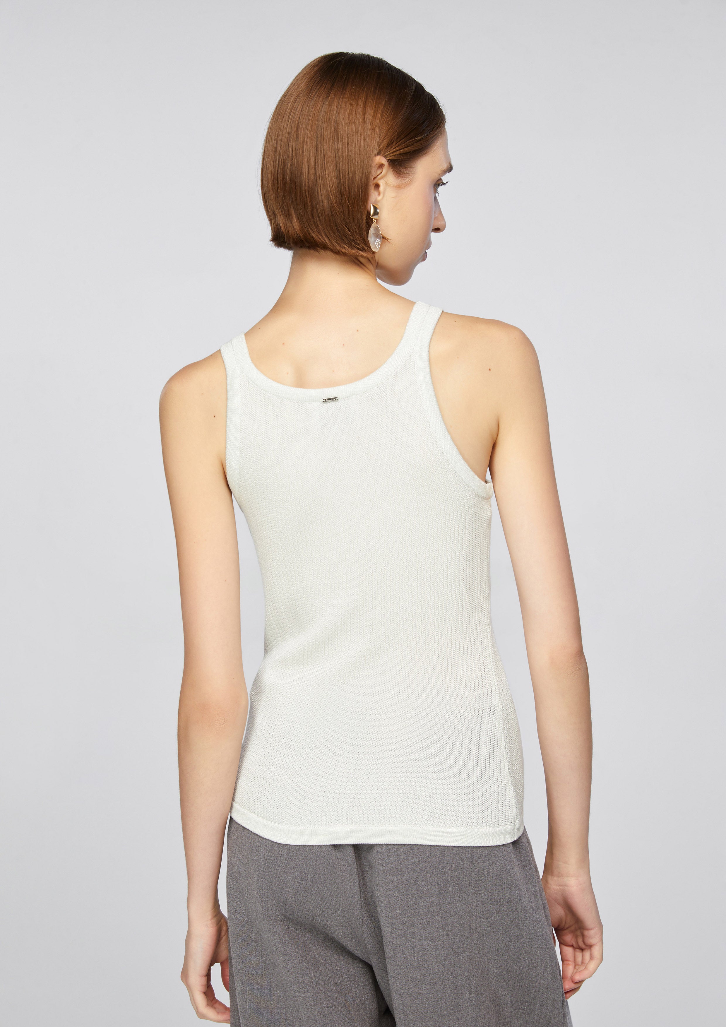 เสื้อกล้ามสายเดี่ยวทรงหลวม