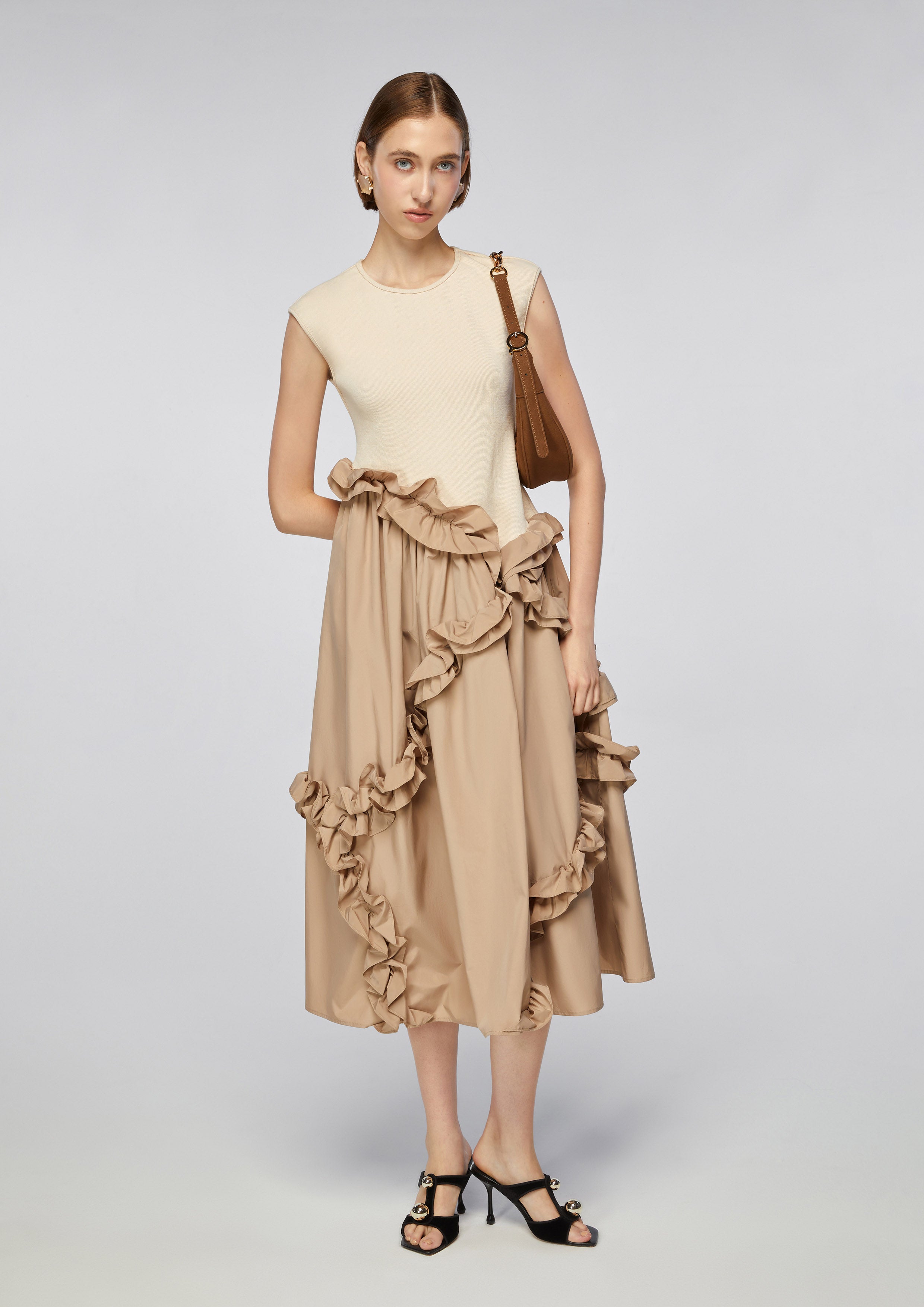 เดรสแขนกุดกระโปรงแต่งผ้าระบาย