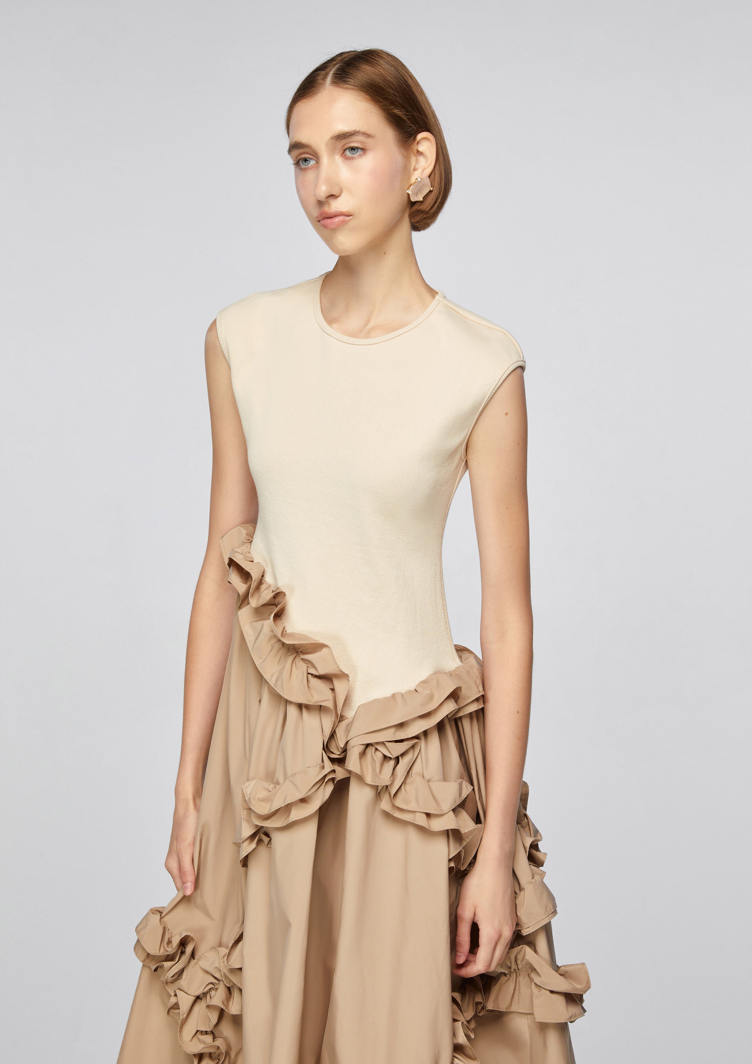 เดรสแขนกุดกระโปรงแต่งผ้าระบาย