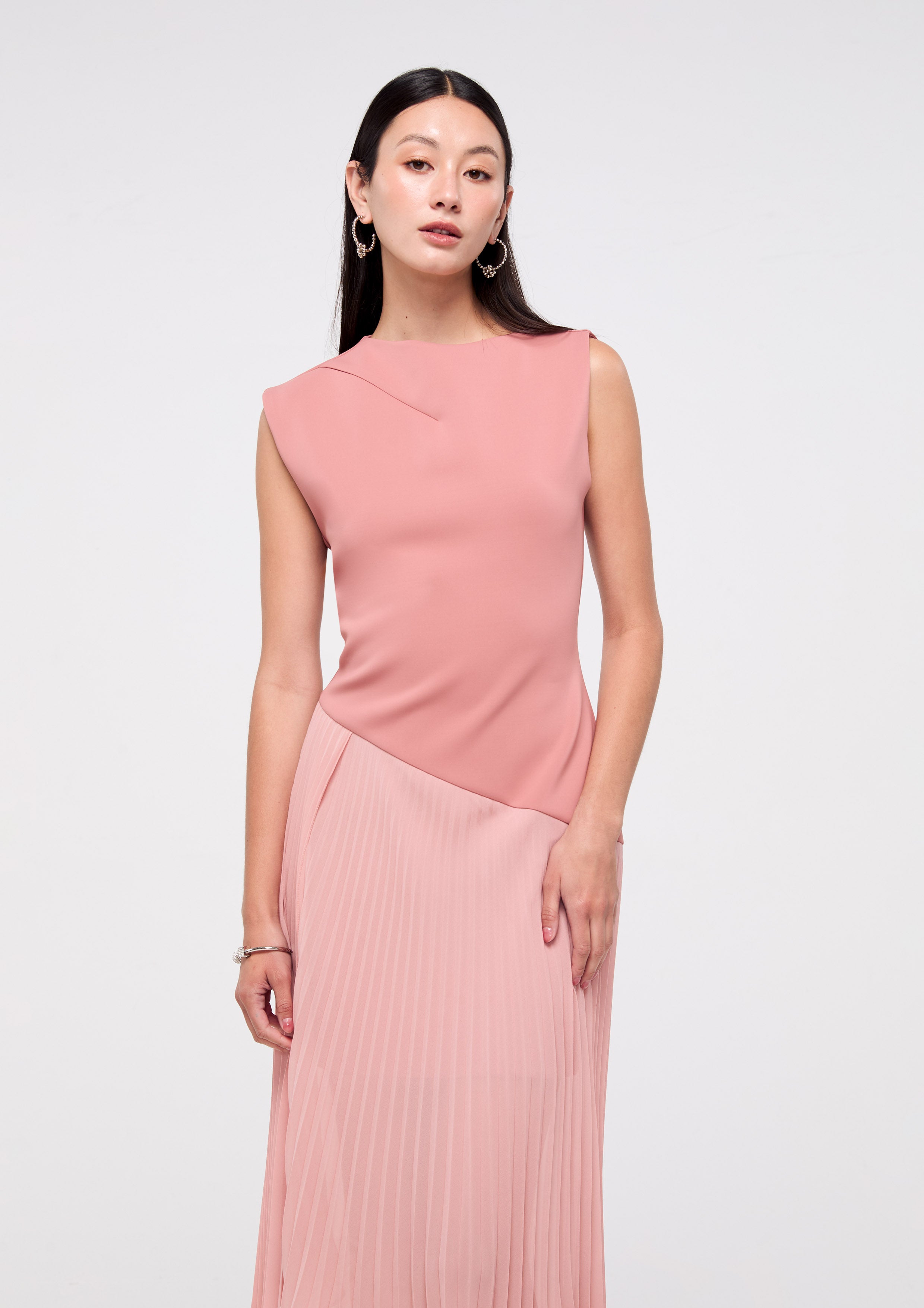 เดรสคลุมเข่ากระโปรงพลีท