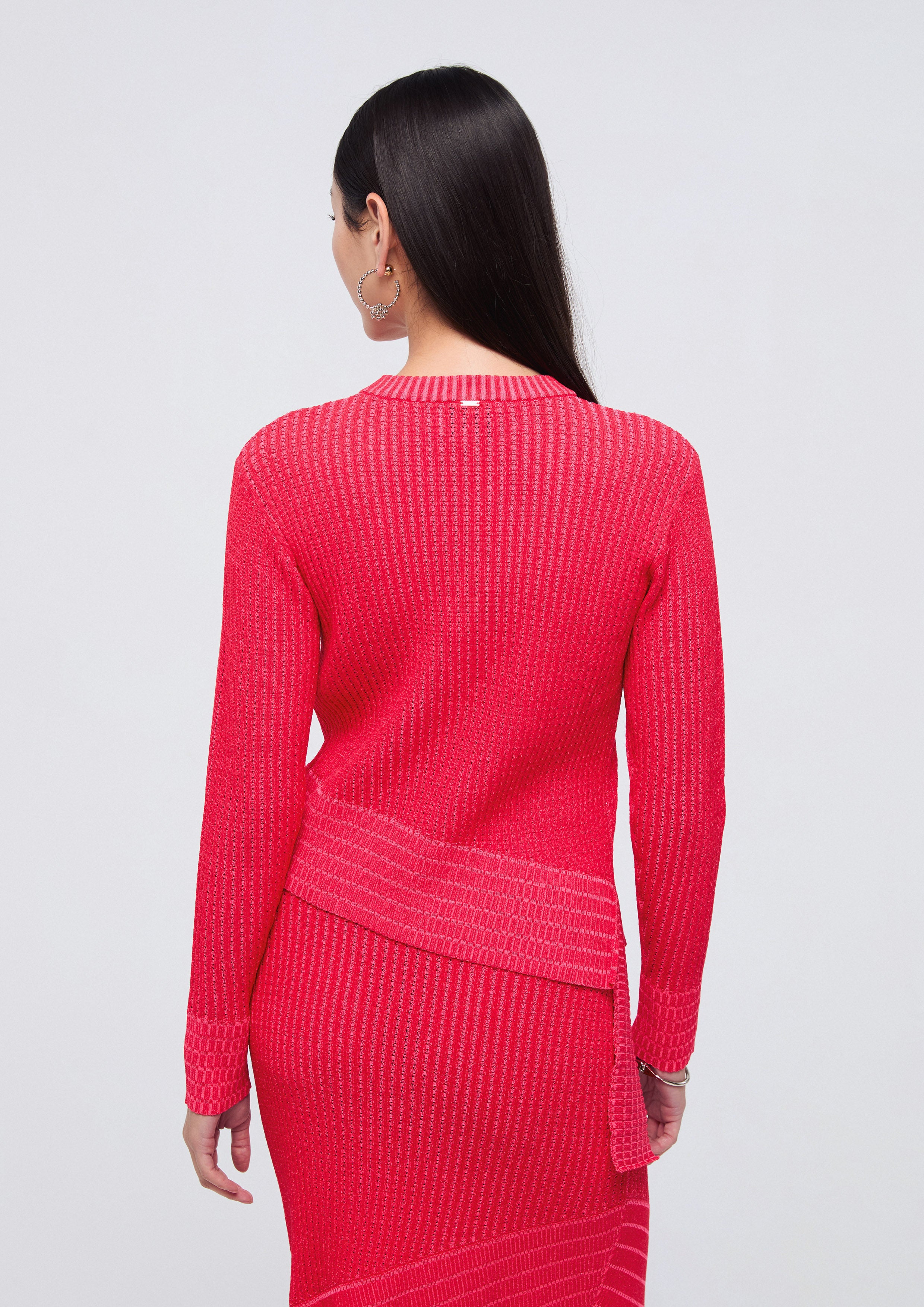 เสื้อนิตแขนยาวชายเสื้ออสมมาตร