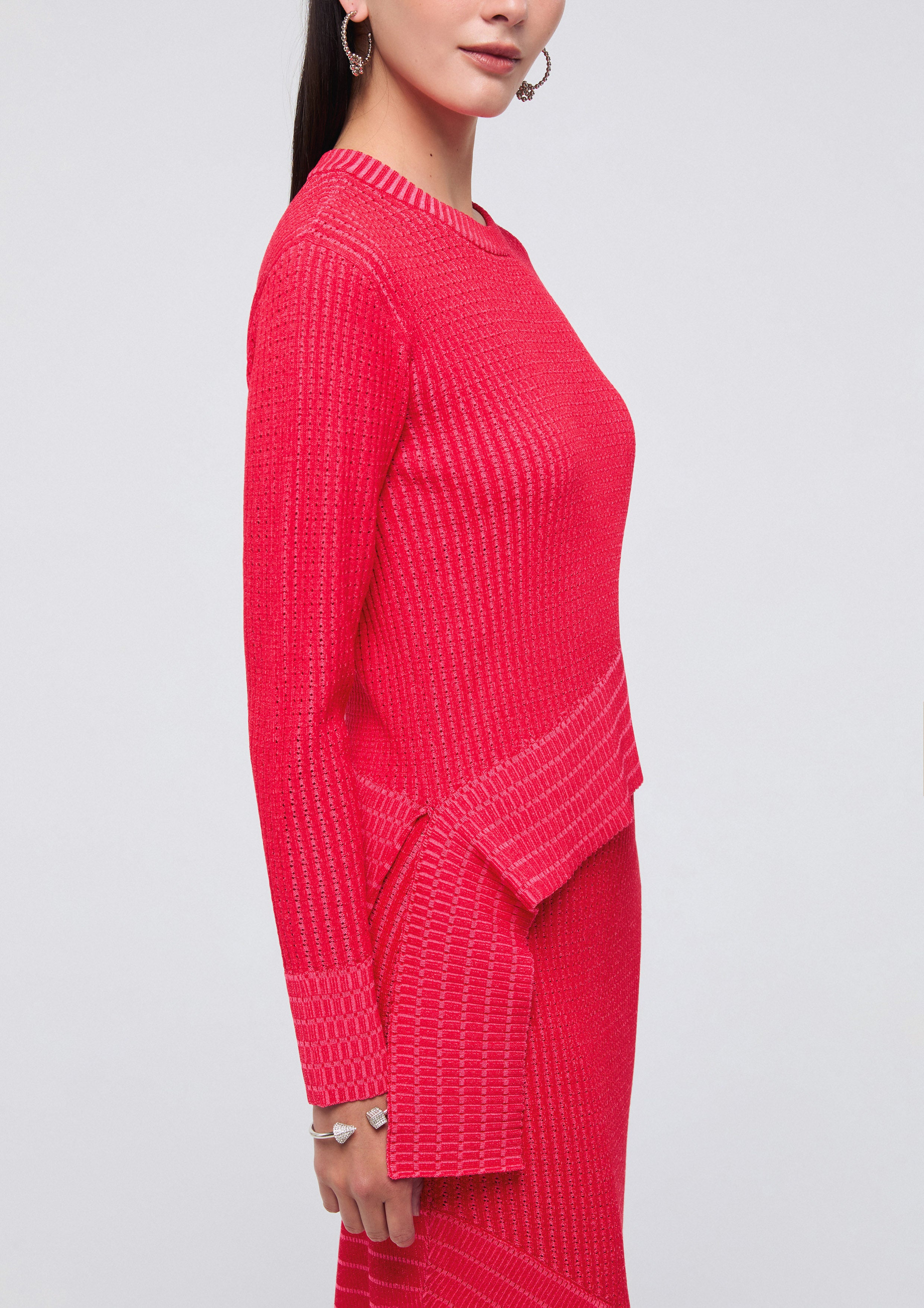 เสื้อนิตแขนยาวชายเสื้ออสมมาตร