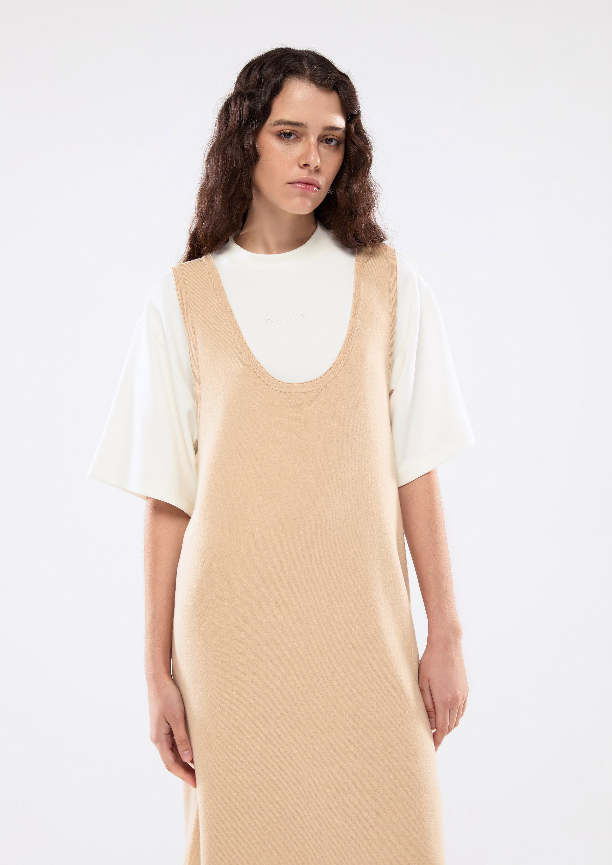 เดรสคลุมเข่าเลเยอร์แขนสั้น