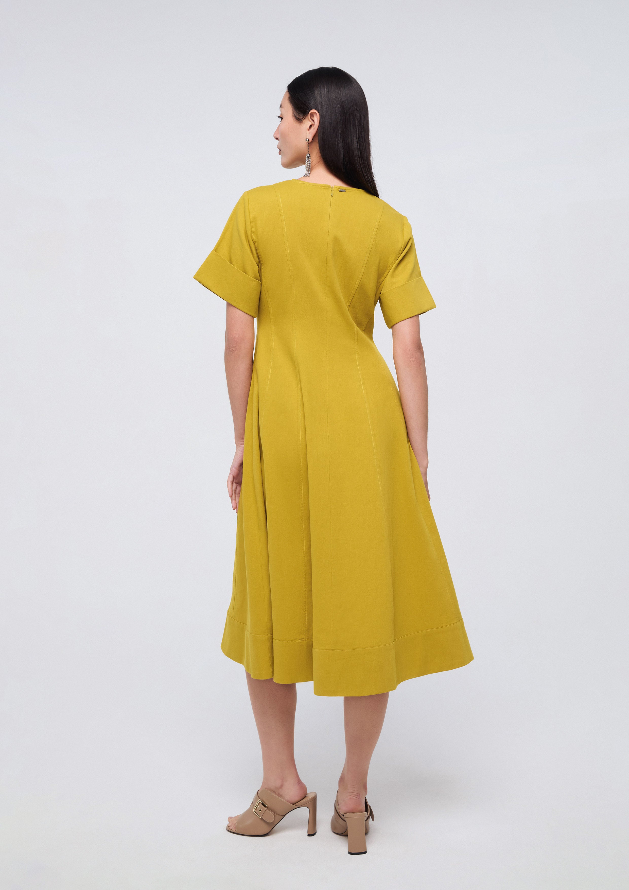 เดรสมิดิกระโปรงระบาย