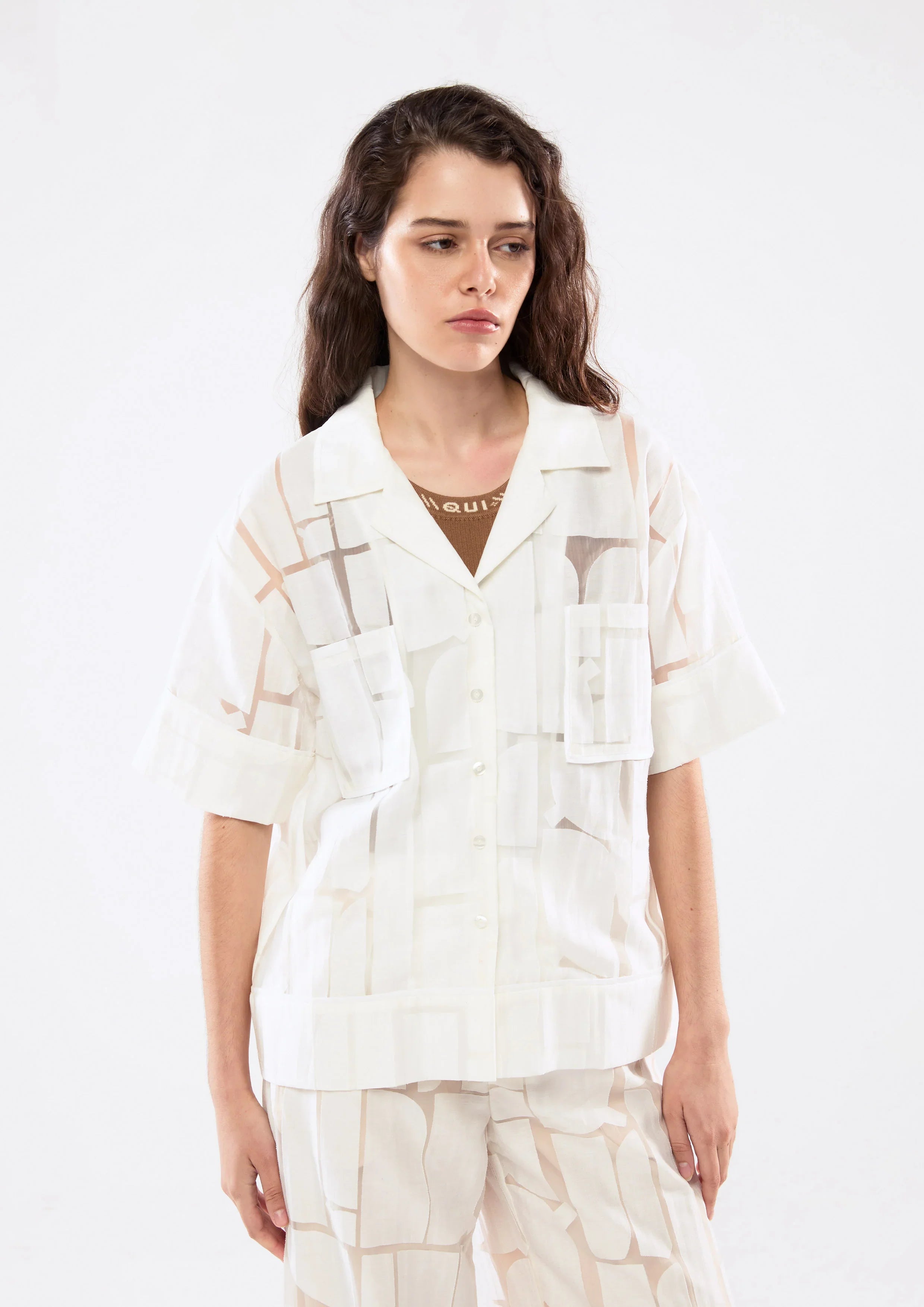 เสื้อเชิ้ตแขนสั้นพาแนลผ้าเชียร์