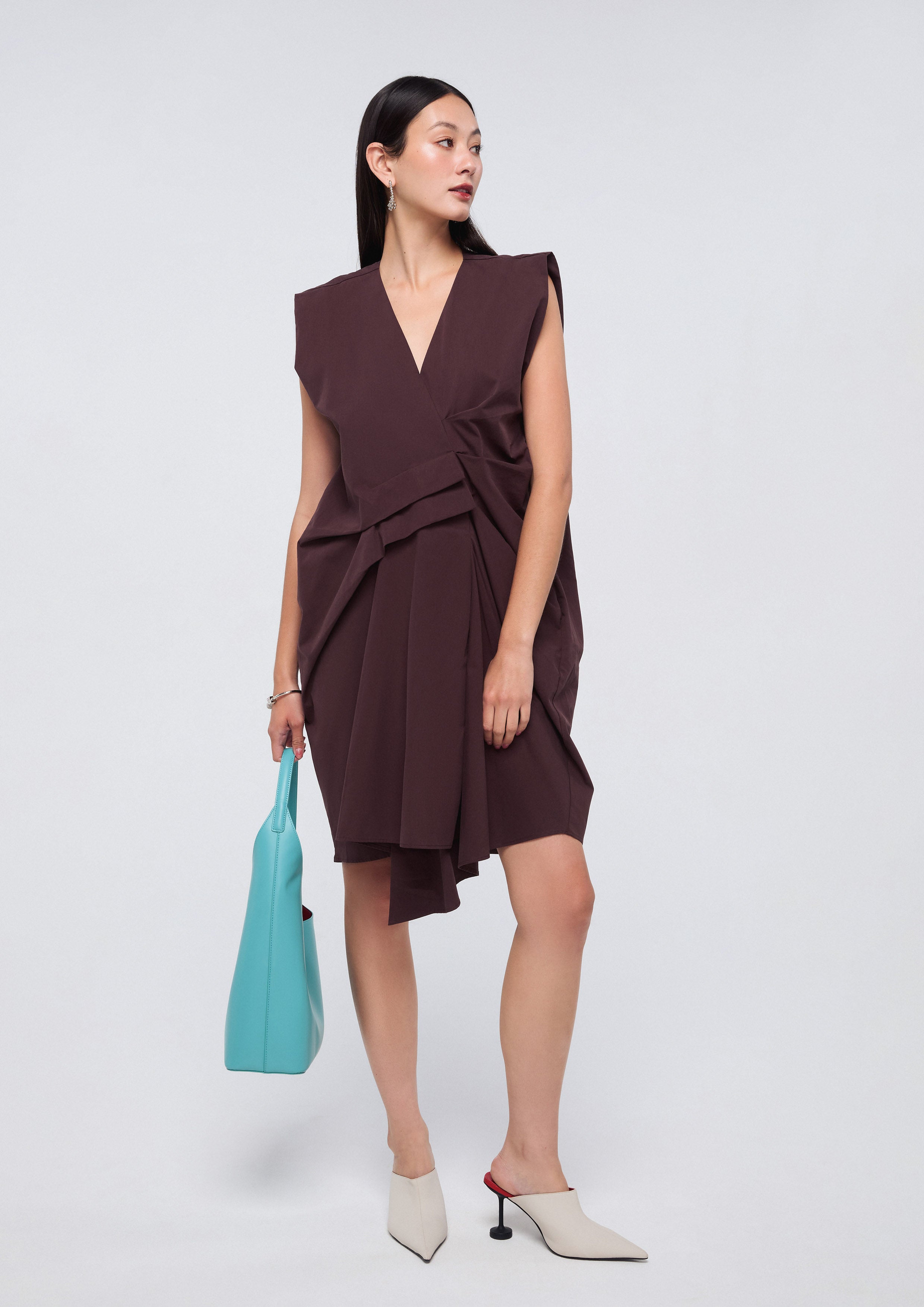 เดรสสั้นแขนกุดจับเดรปช่วงเอว