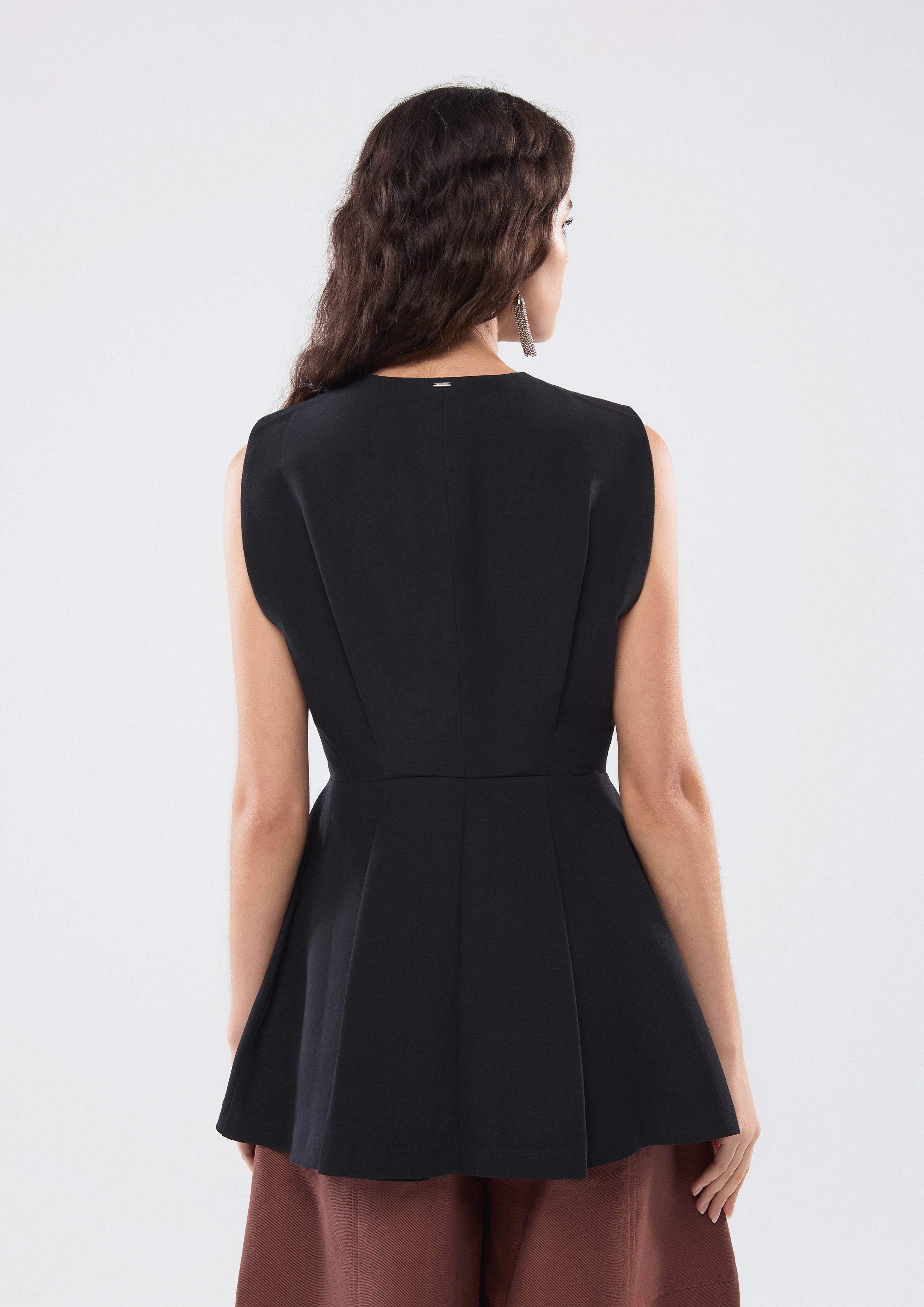 เสื้อเบล้าส์จับจีบแขนกุด