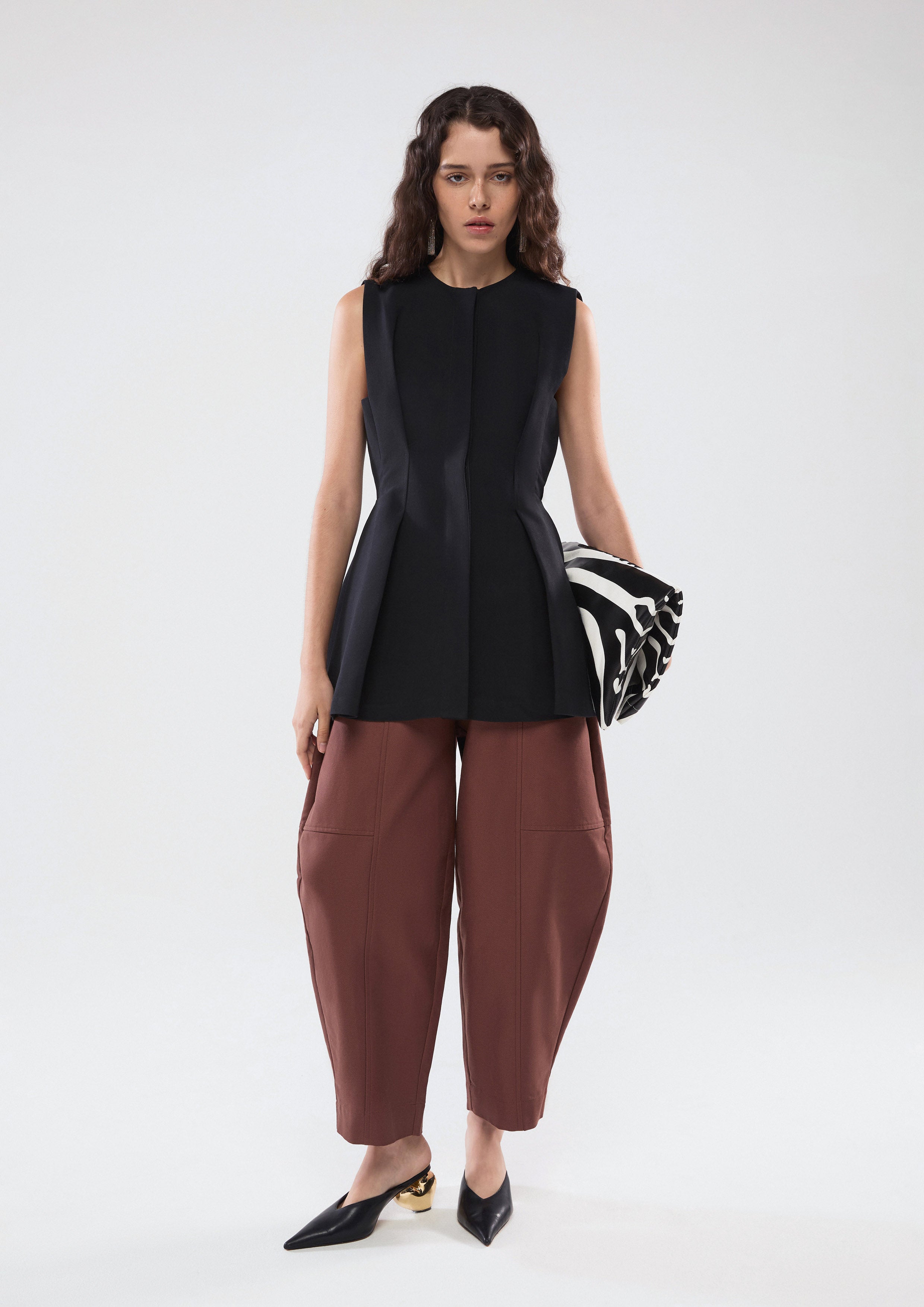 เสื้อเบล้าส์จับจีบแขนกุด