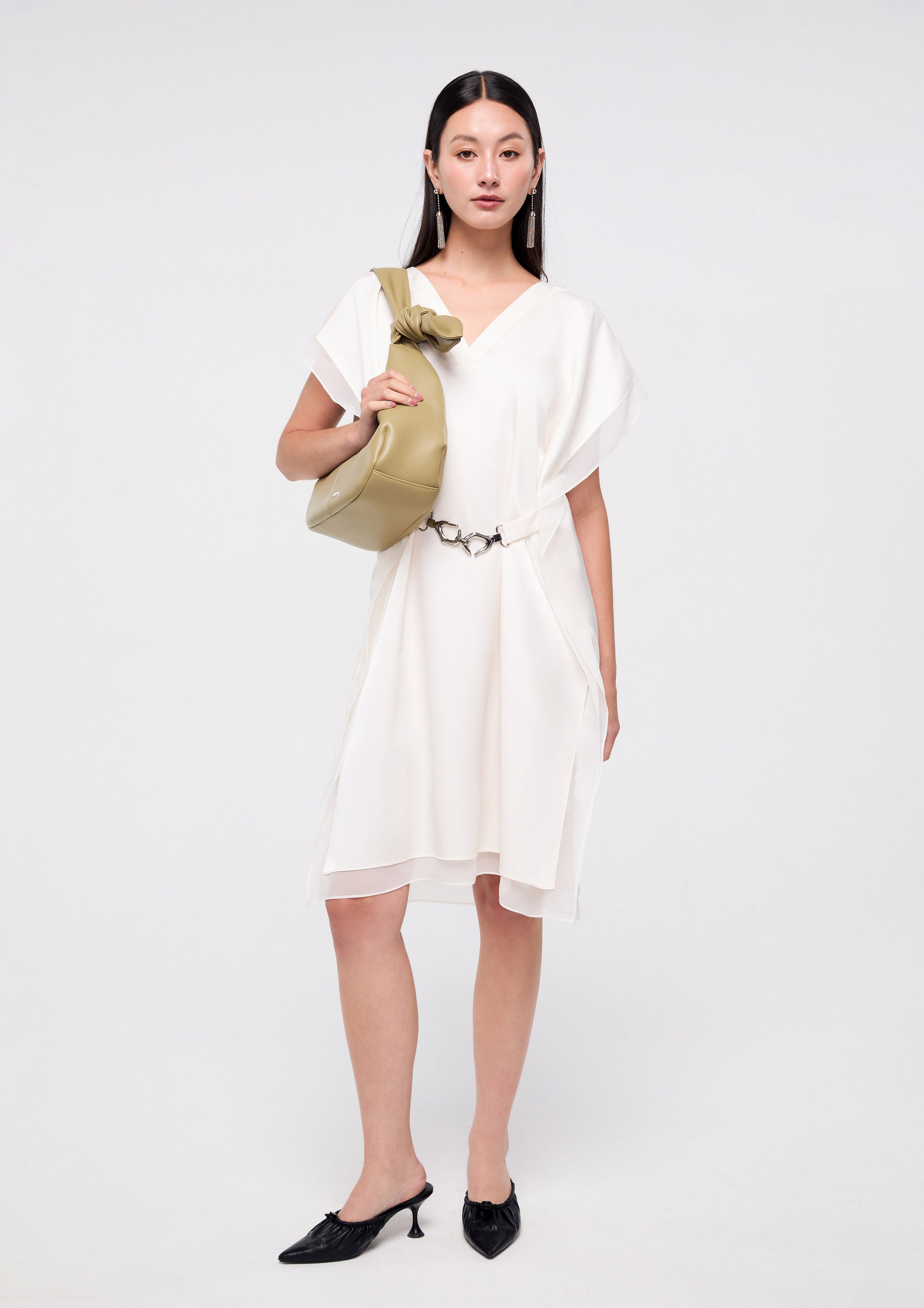 เดรสสั้นคอวีพร้อมเข็มขัด