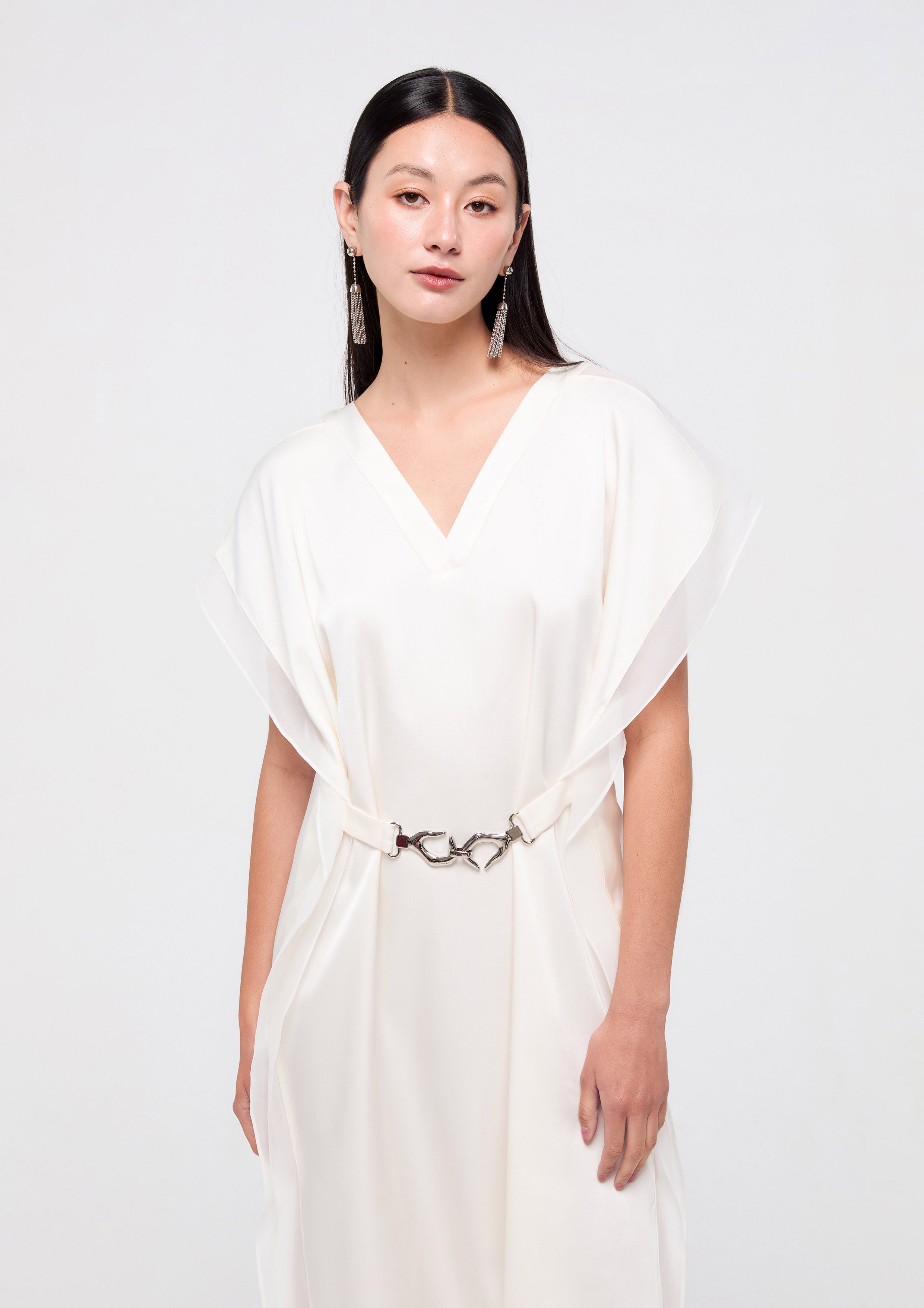 เดรสสั้นคอวีพร้อมเข็มขัด