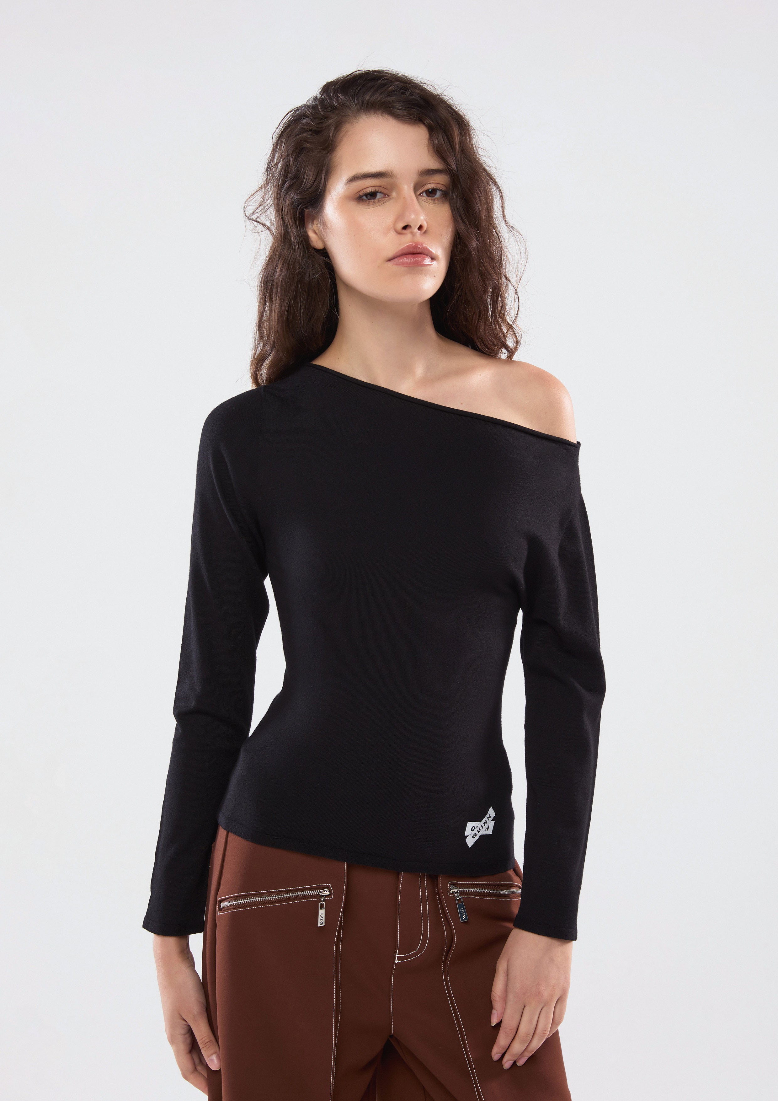 เสื้อแขนยาวปาดไหล่