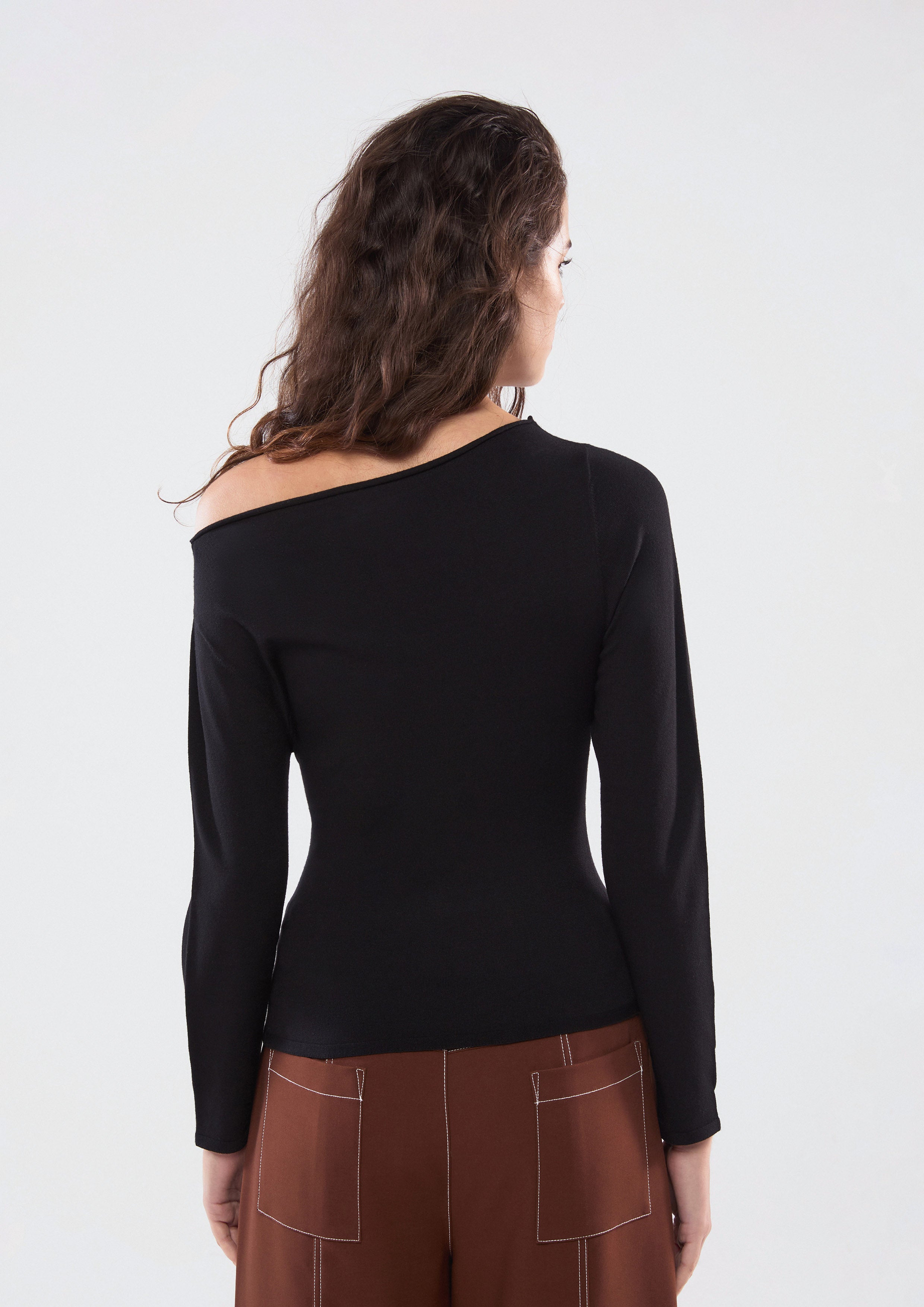 เสื้อแขนยาวปาดไหล่