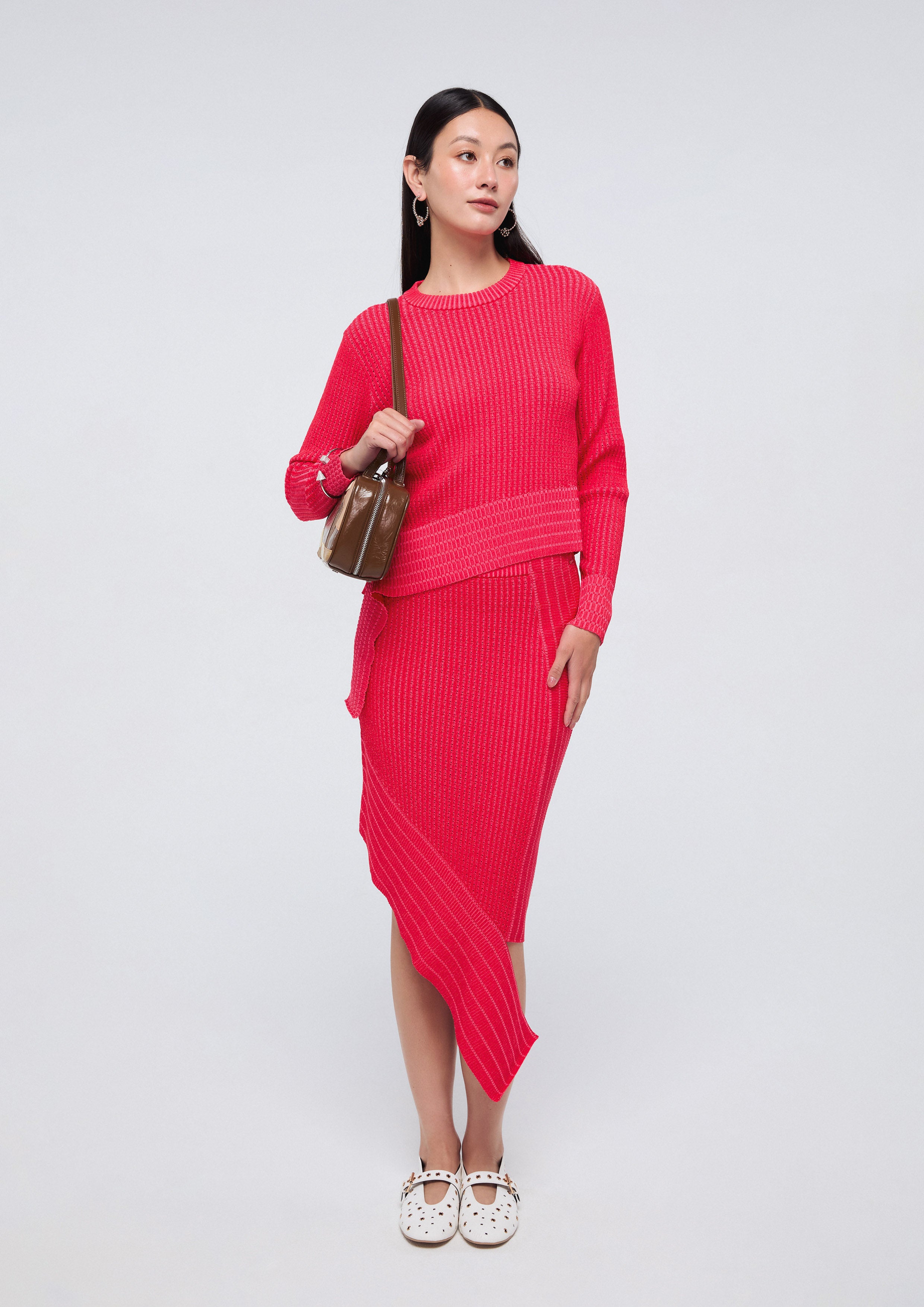 กระโปรงมิดิผ้านิตชายอสมมาตร