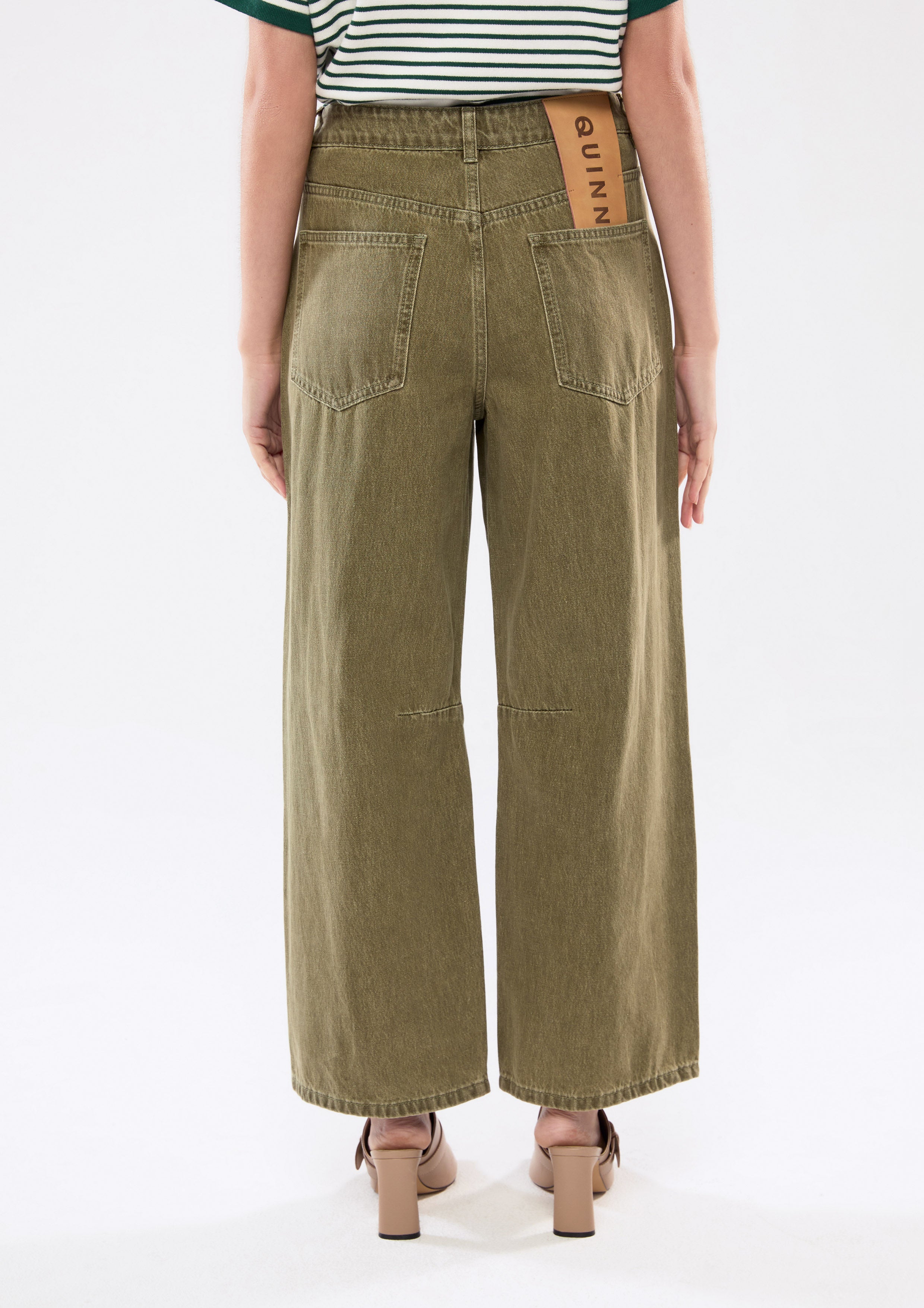 กางเกงเดนิมขากว้างสีเฟด