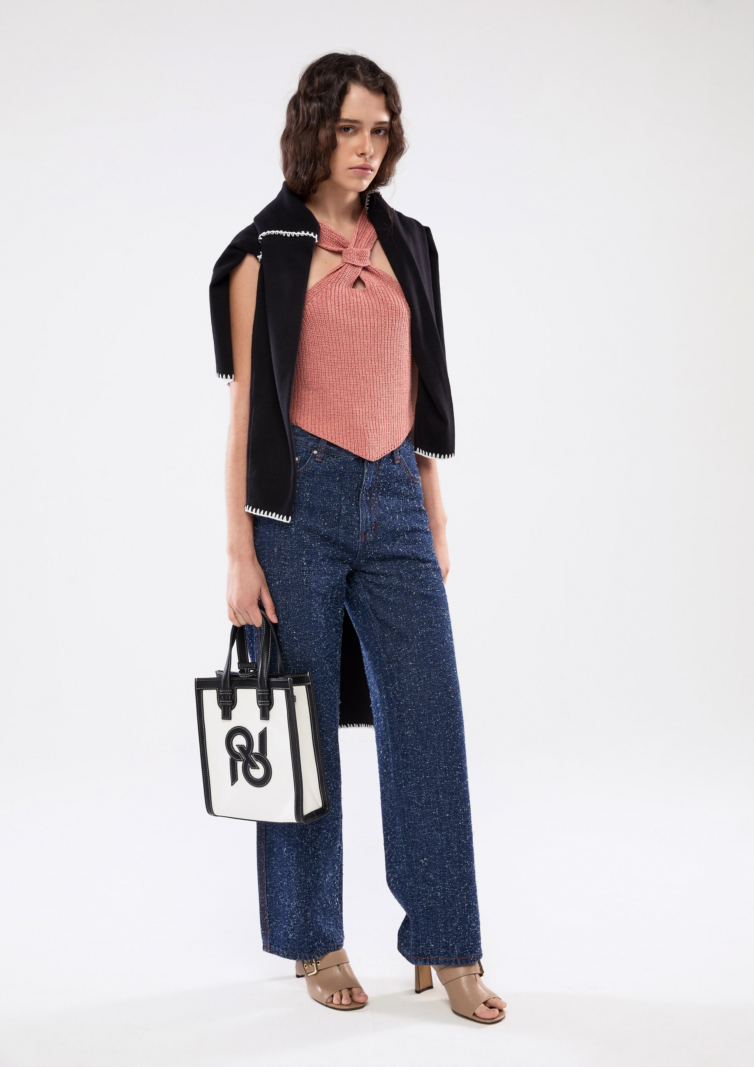 เสื้อนิตครอปคล้องคอ