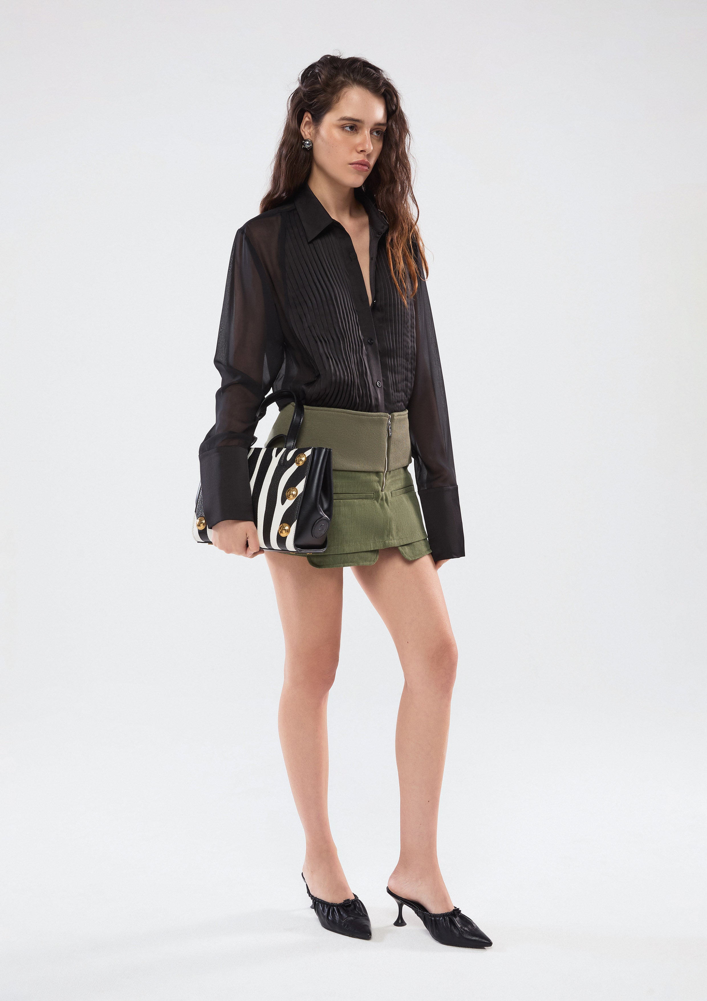 เสื้อเชิ้ตผ้าซีทรูแต่งผ้าพลีท