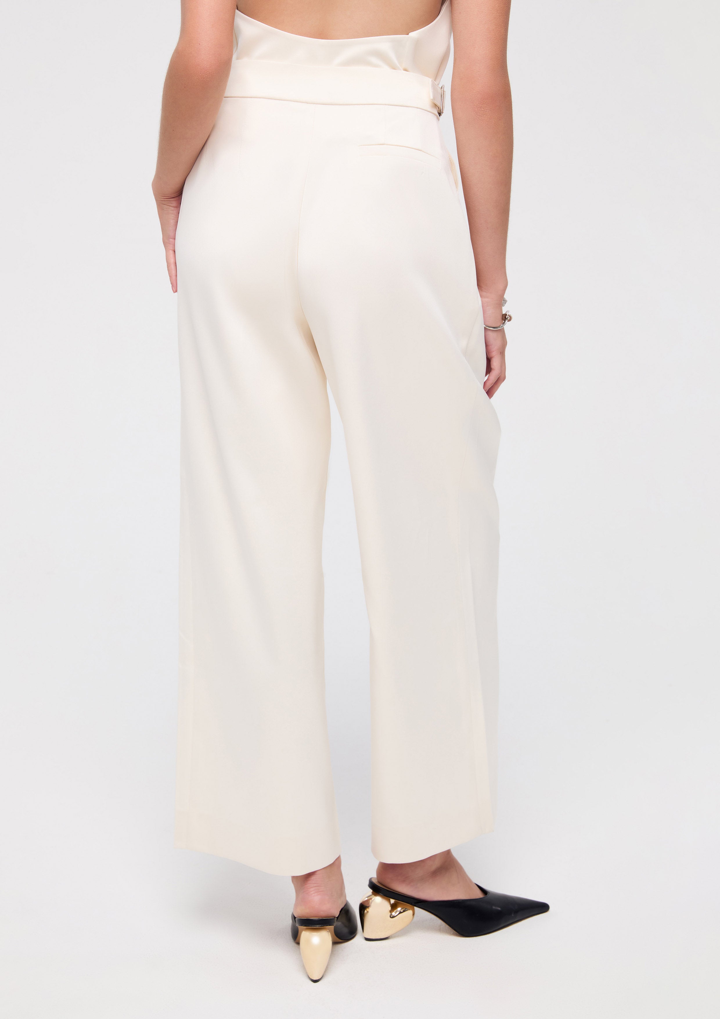 กางเกงขายาวเอวสูงพร้อมเข็มขัด