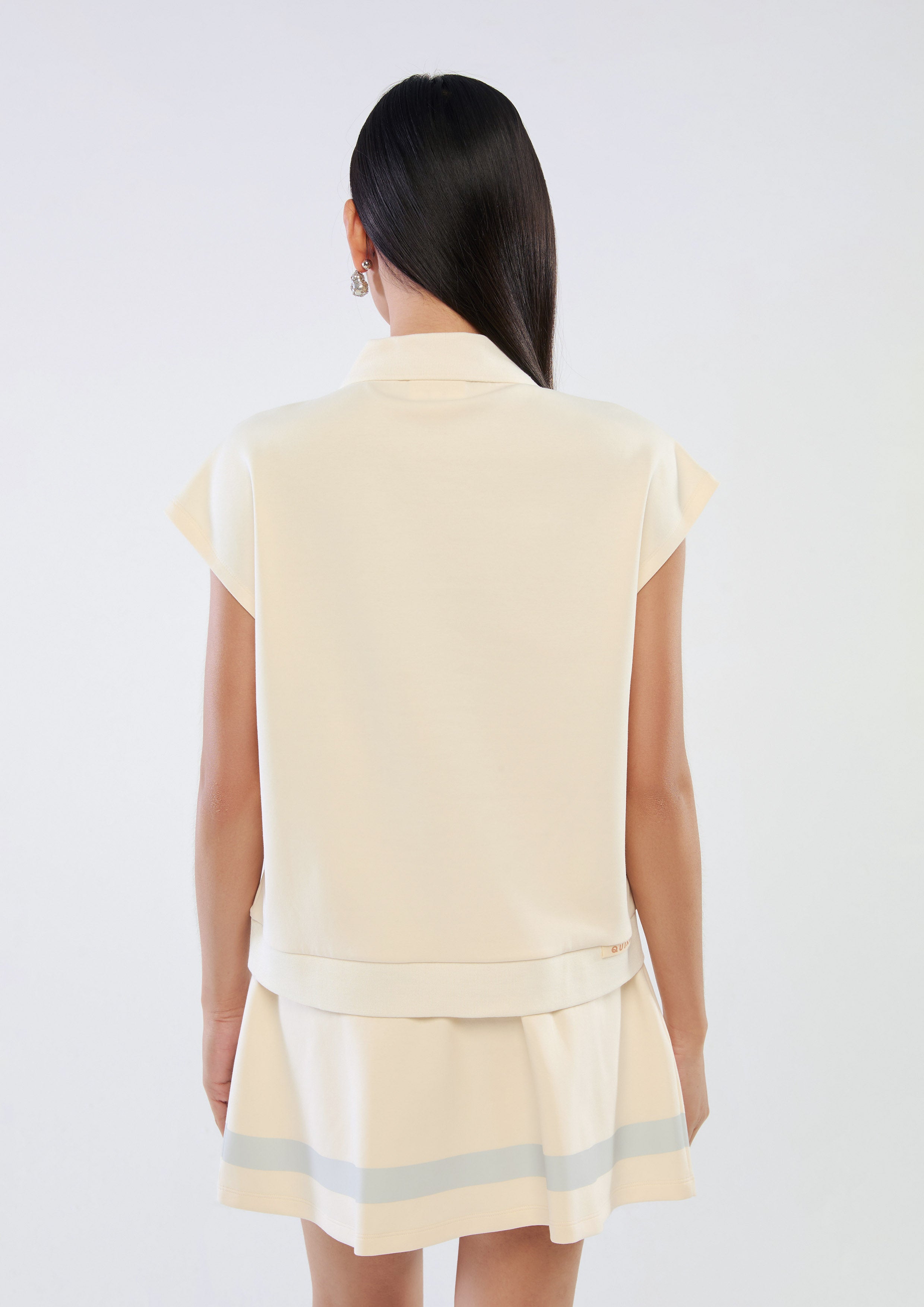 เสื้อแขนสั้นปักโลโก้