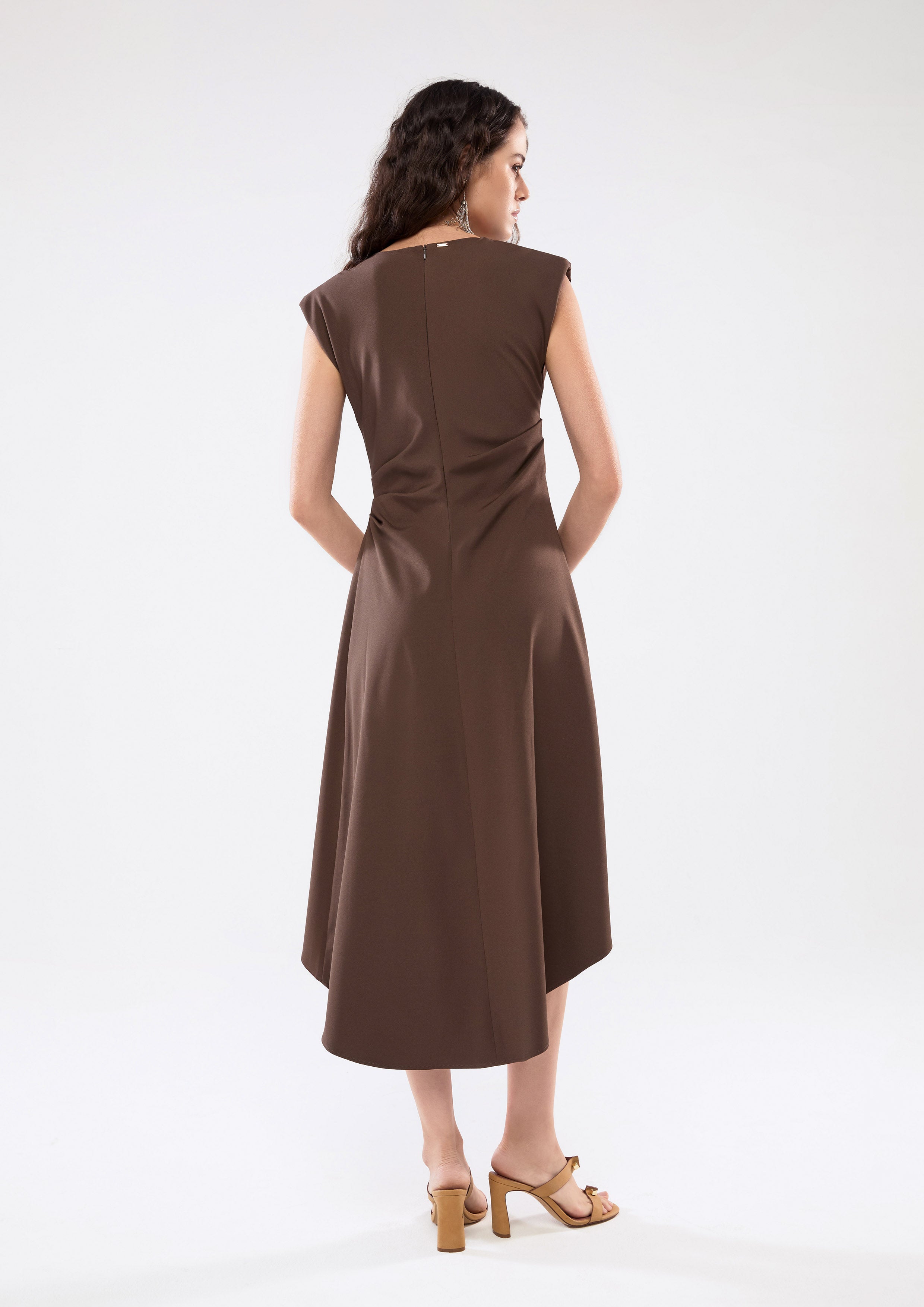 เดรสมิดิแขนกุดพร้อมเข็มขัด