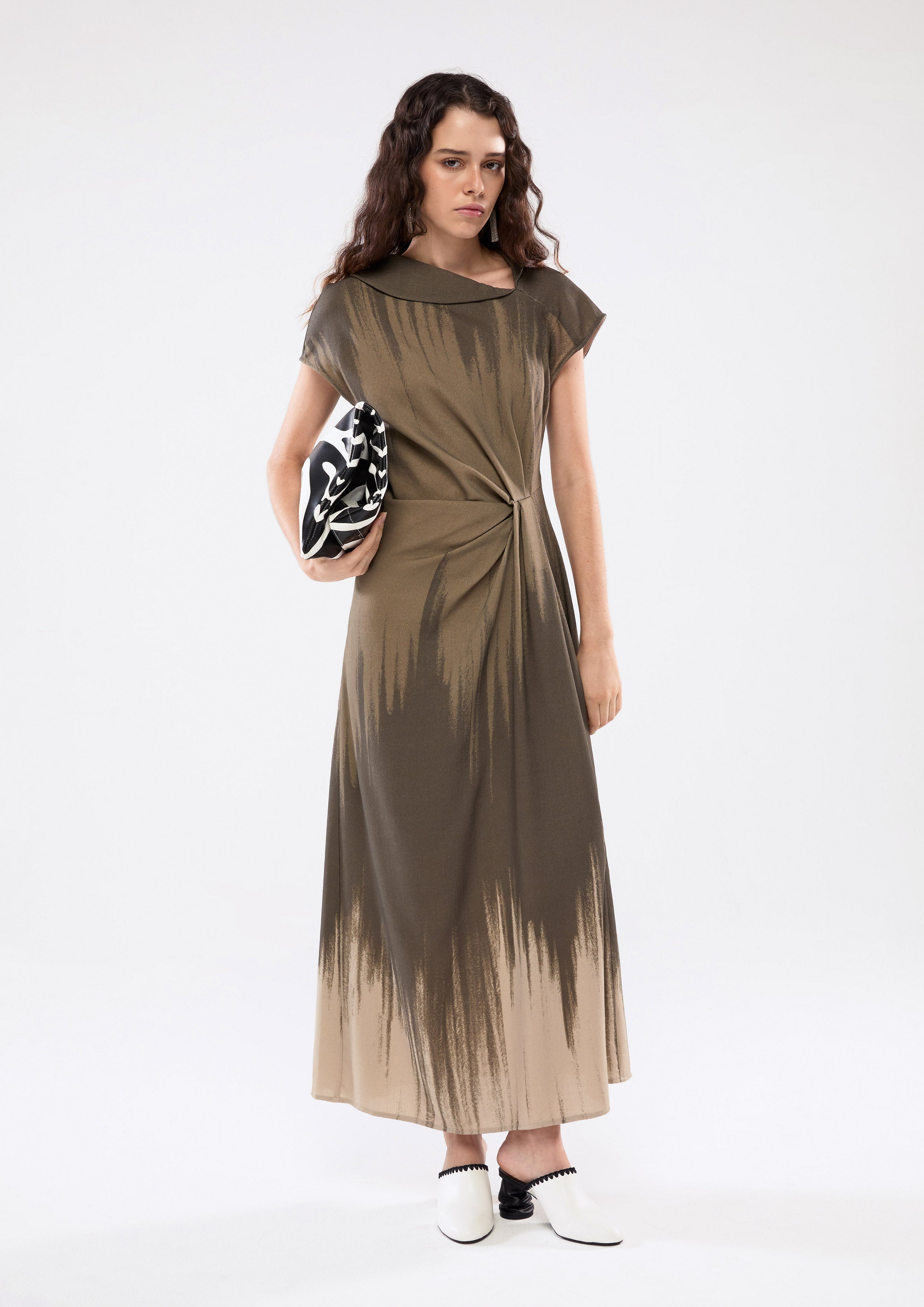 เดรสพิมพ์ลายจับเดรปด้านข้าง