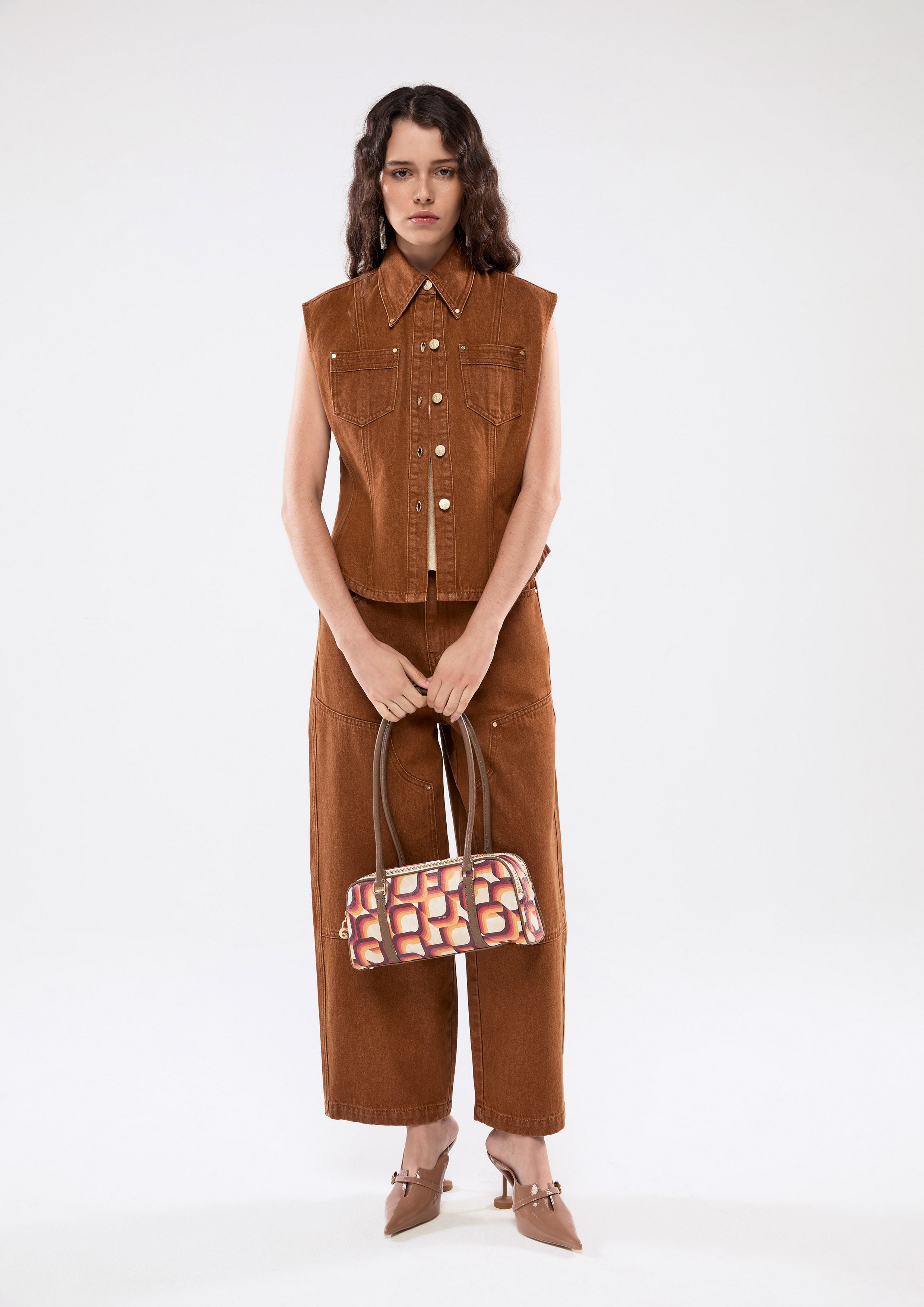 เสื้อเดนิมแขนกุดติดกระดุม