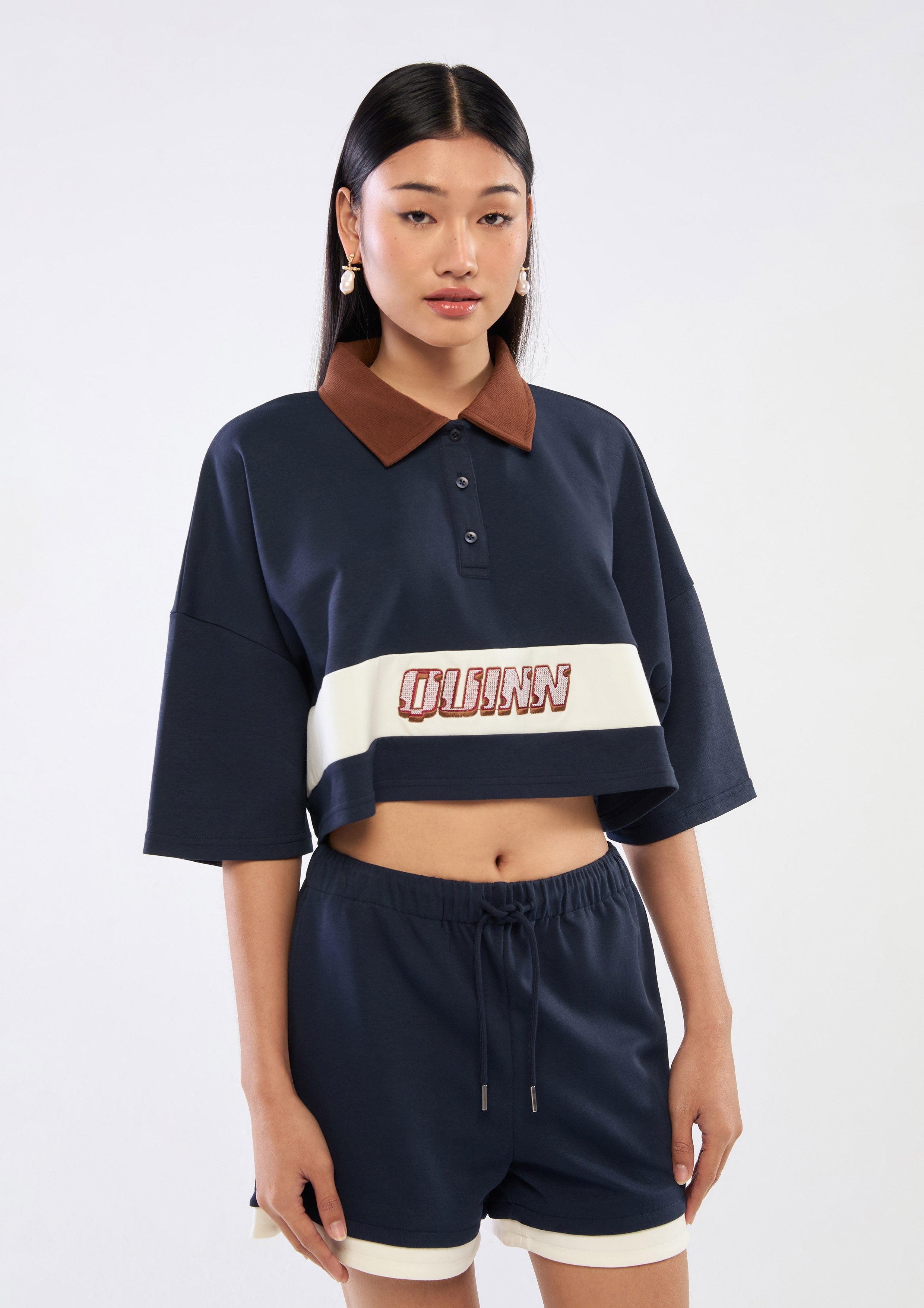 เสื้อแขนยาวทรงครอปปักโลโก้