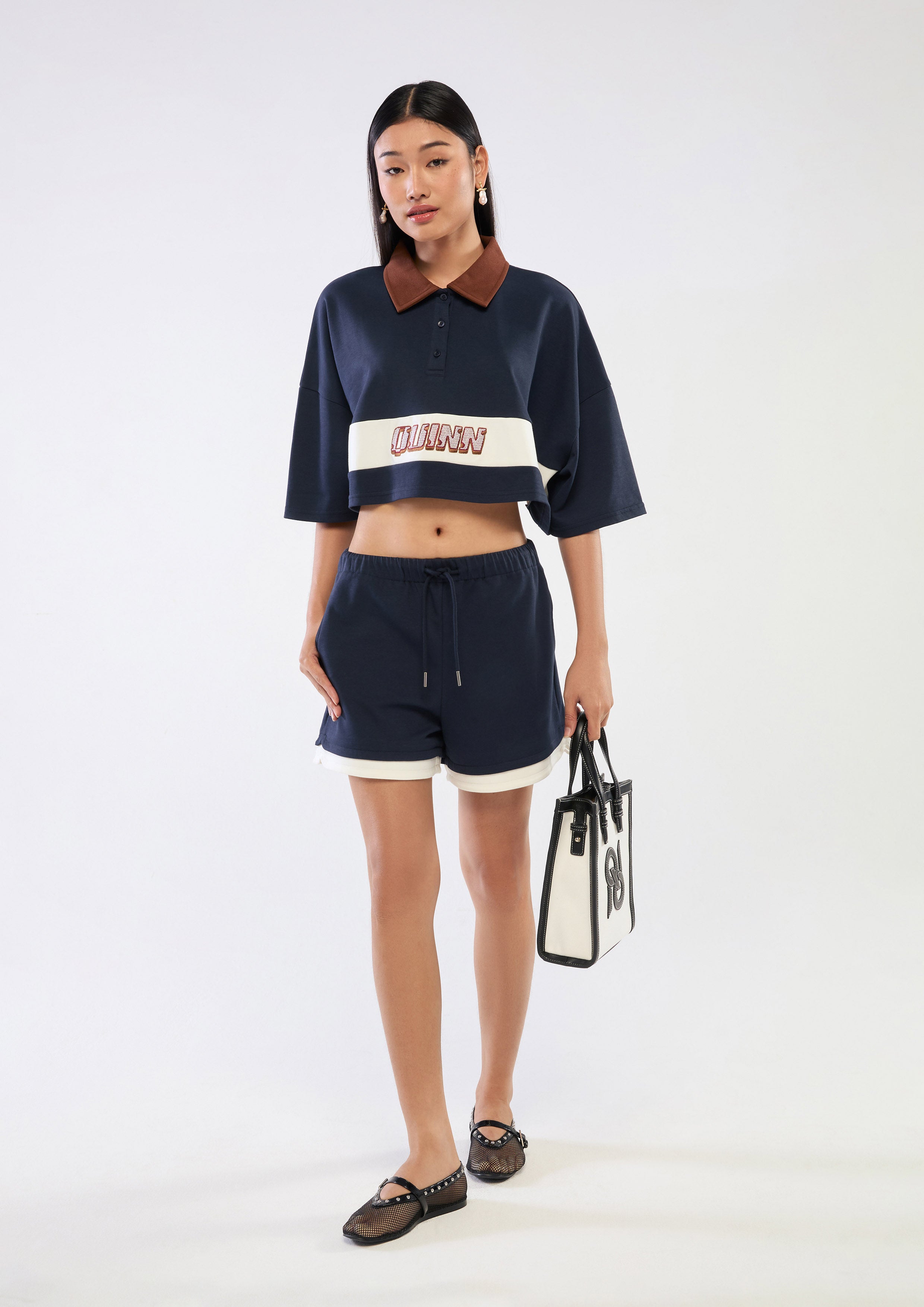 เสื้อแขนยาวทรงครอปปักโลโก้