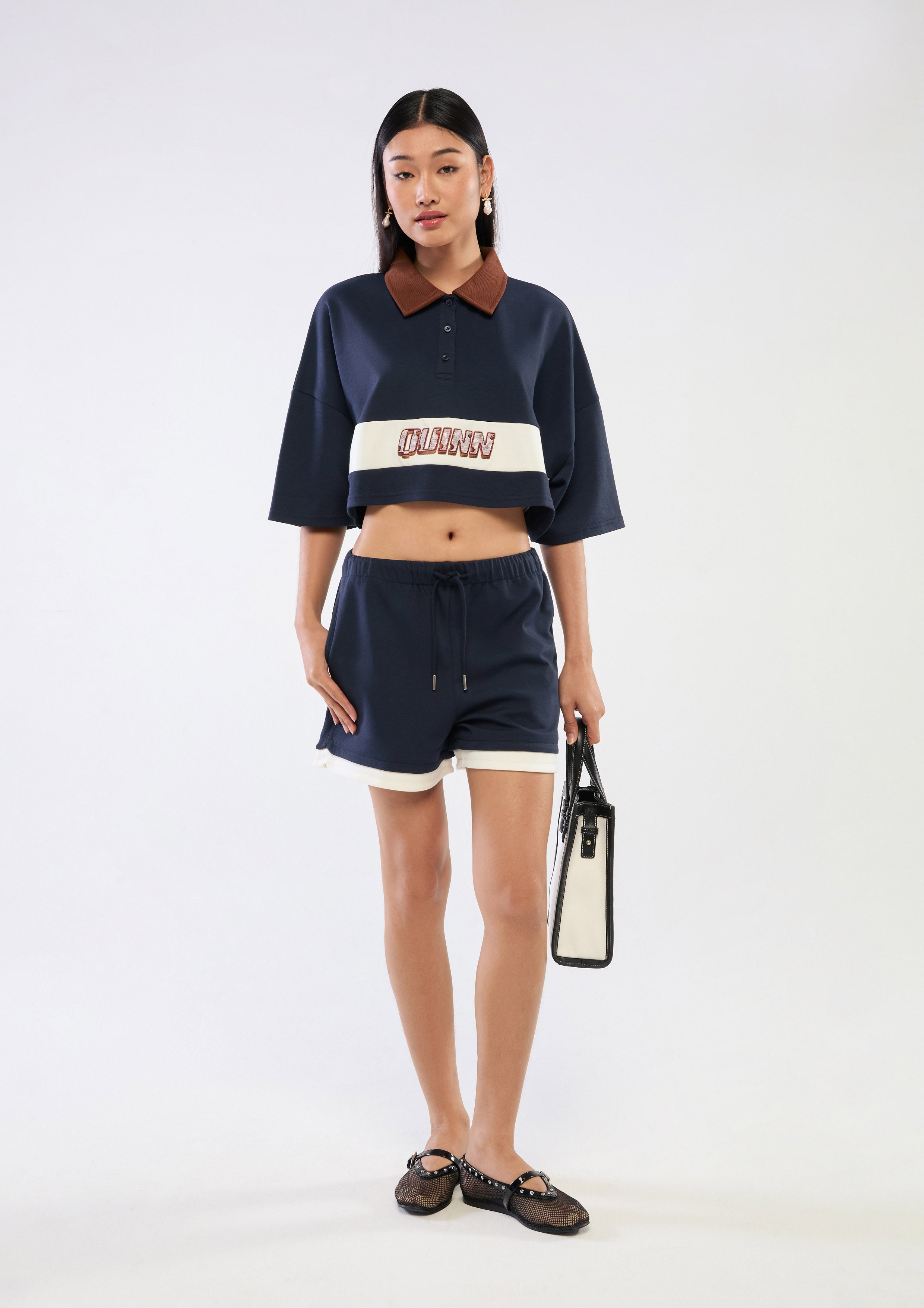 กางเกงขาสั้นปลายขาสีคอนทราสต์