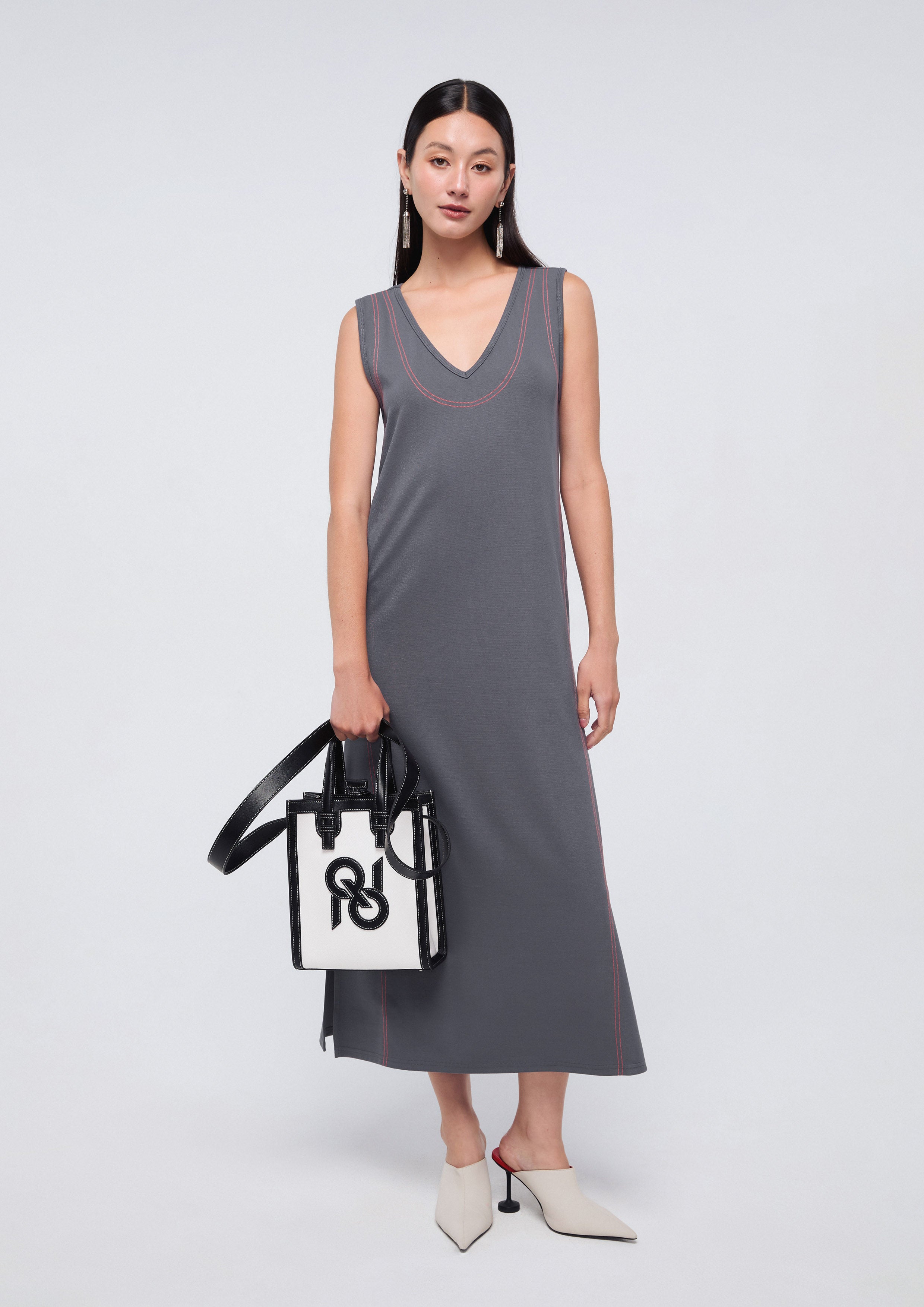 เดรสแขนกุดเดินด้ายคอนทราสต์