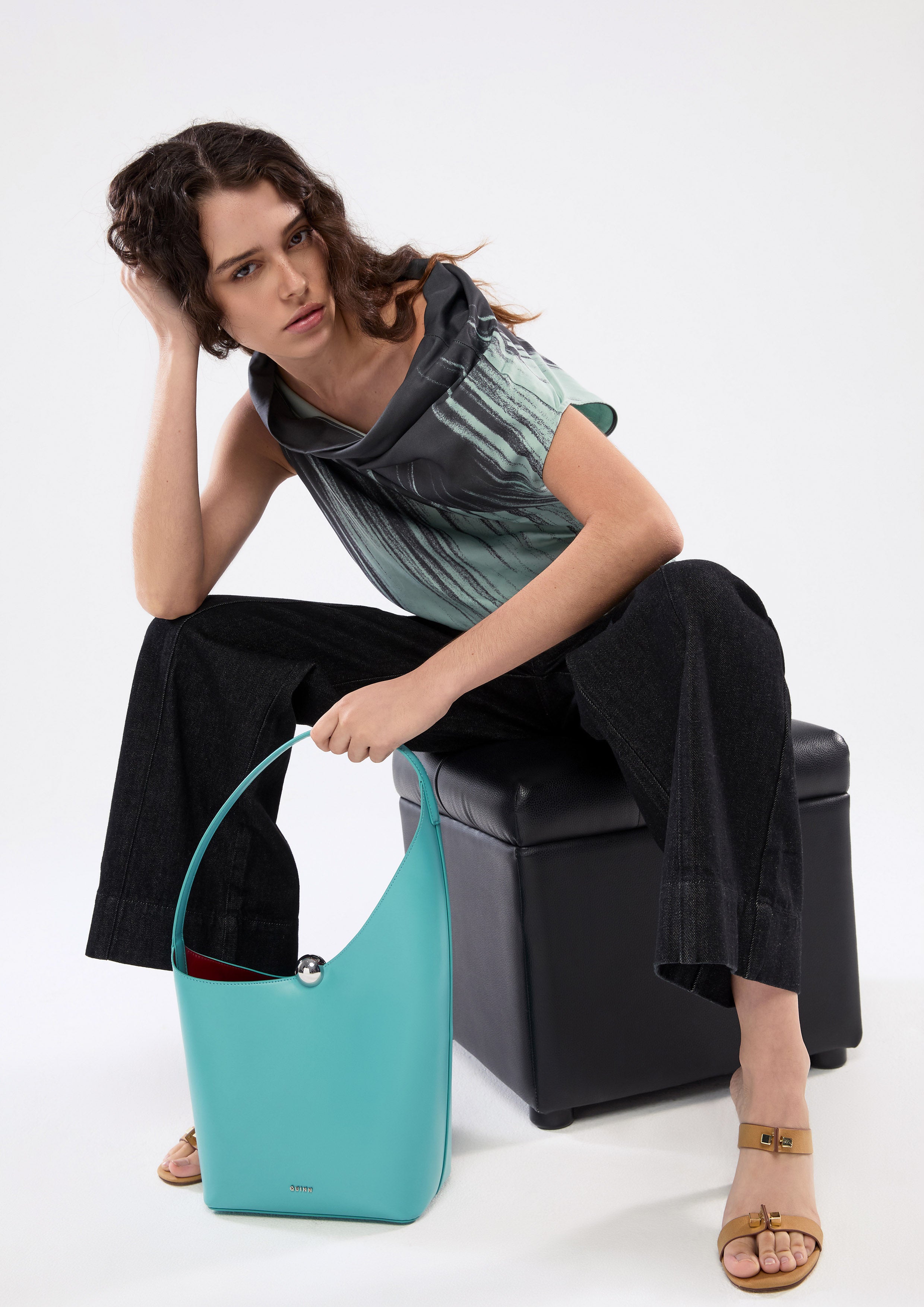 เสื้อปาดไหล่พิมพ์ลาย